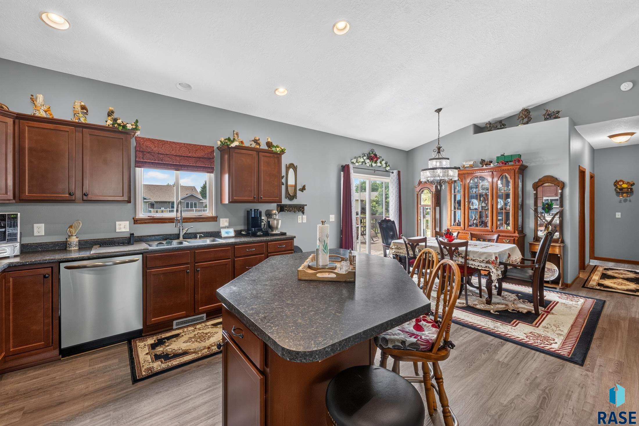 3409 N Orion Dr