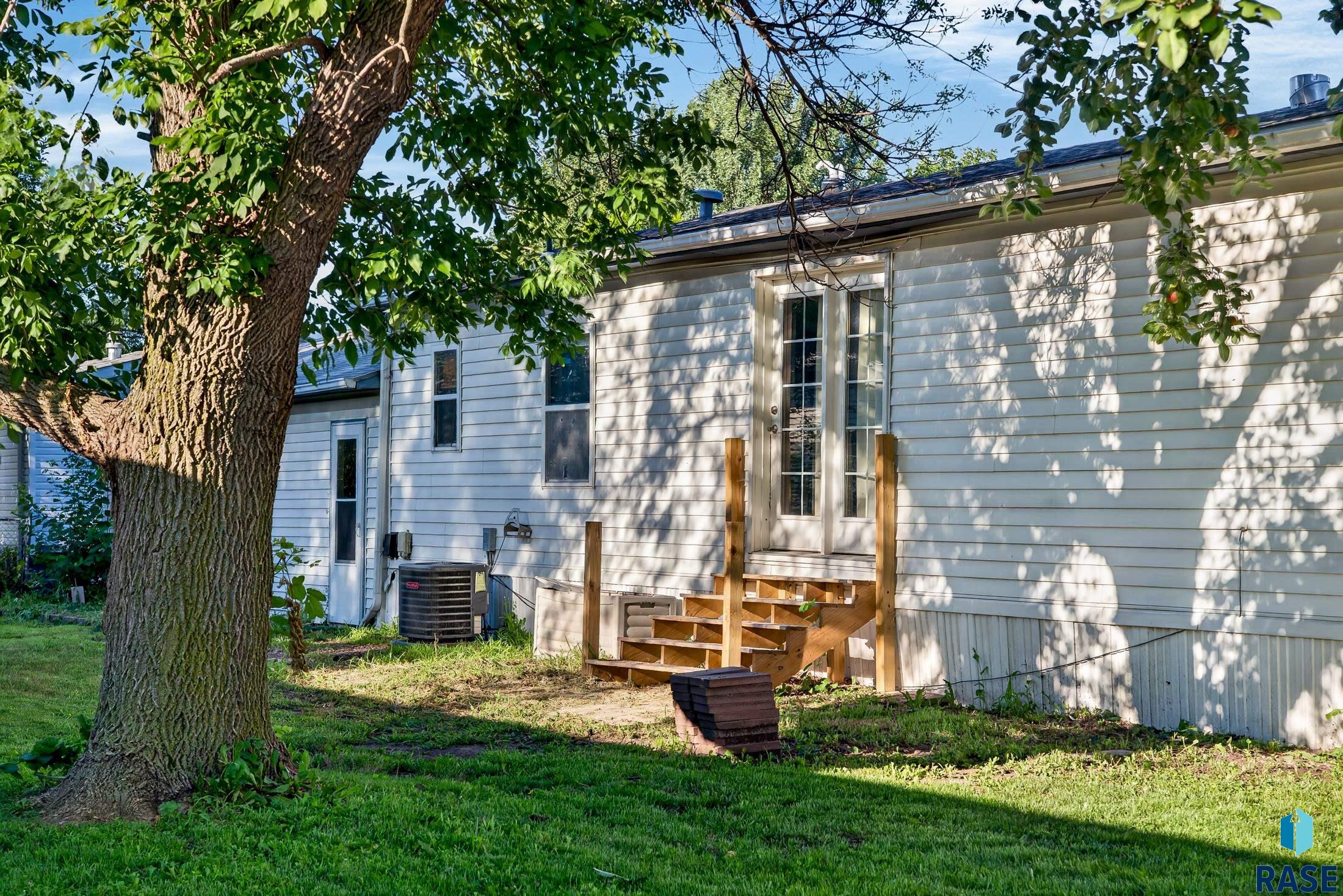 702 N Mallard Pl