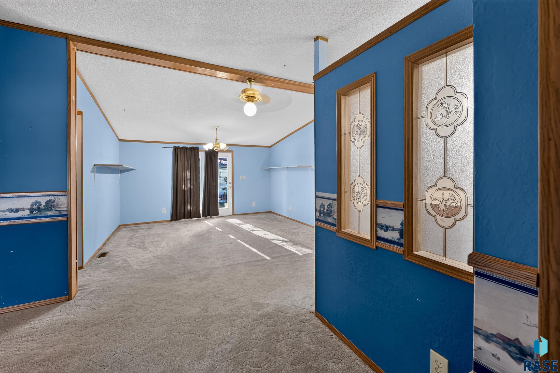 702 N Mallard Pl