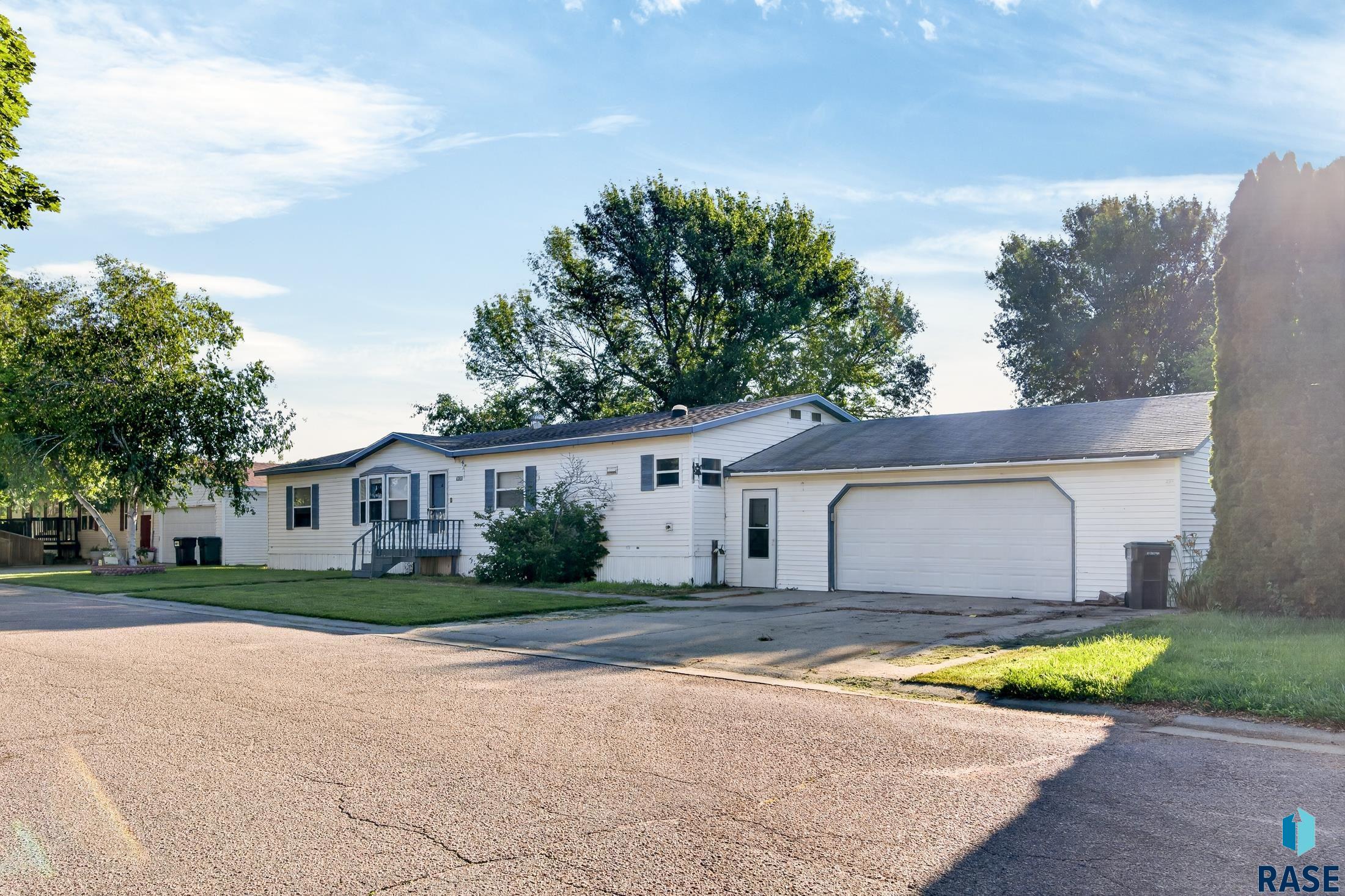 702 N Mallard Pl