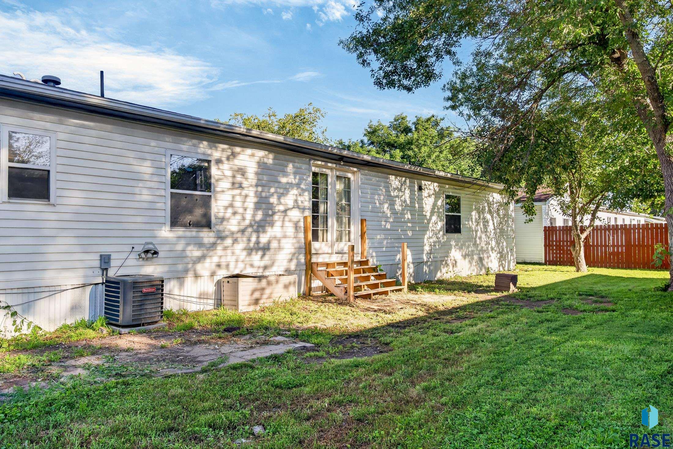 702 N Mallard Pl
