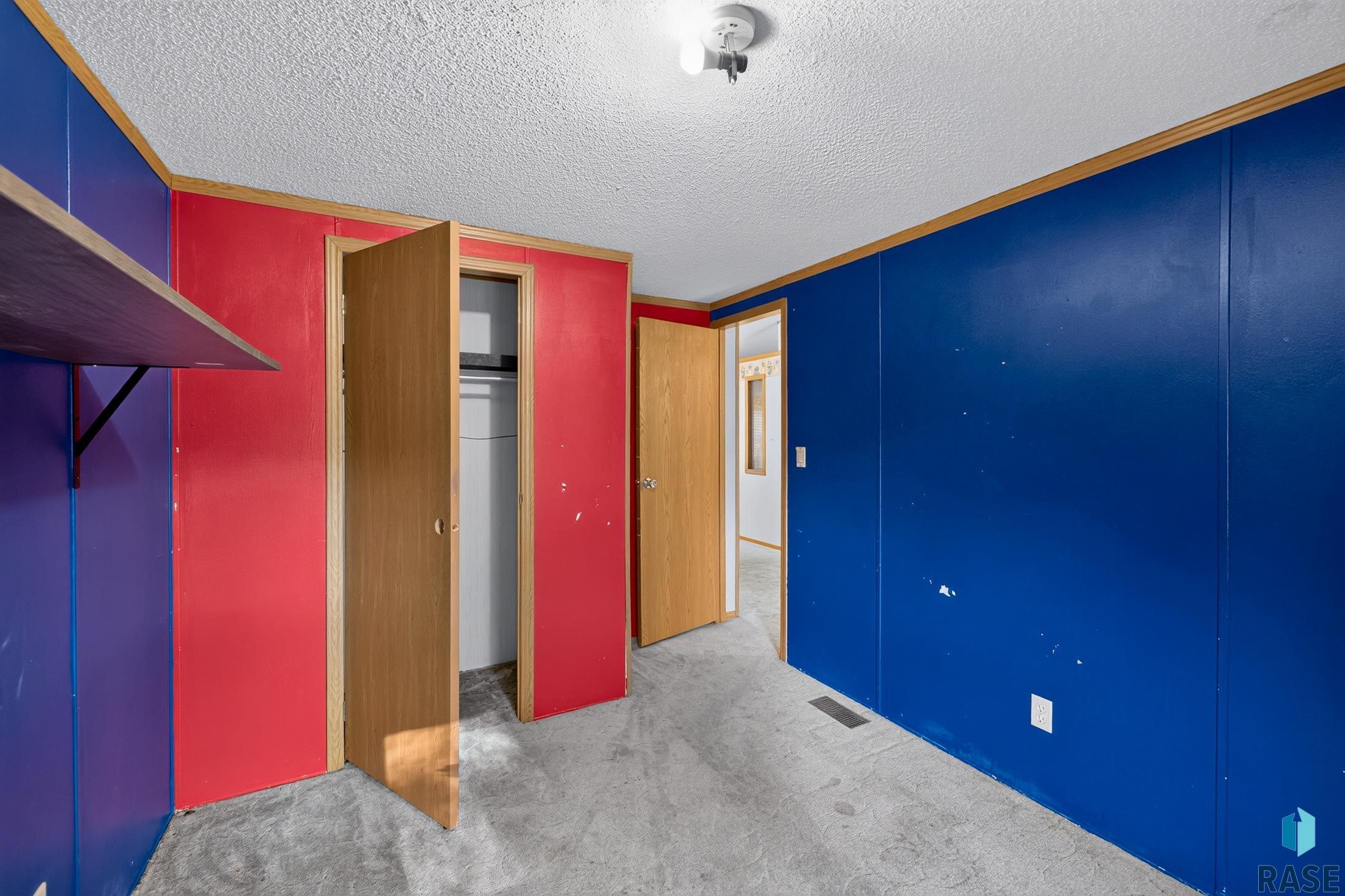 702 N Mallard Pl