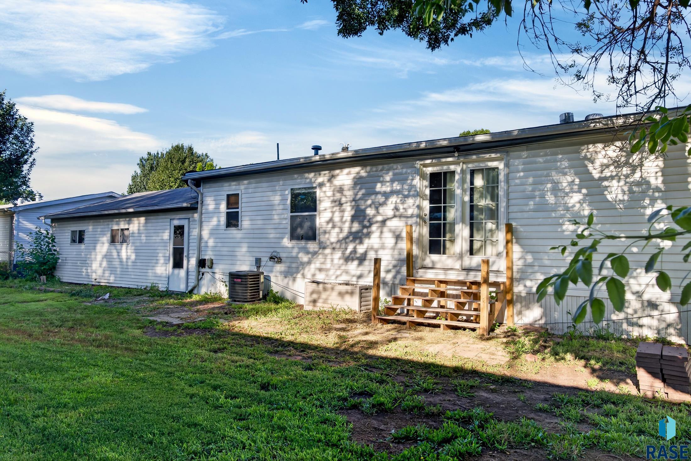 702 N Mallard Pl