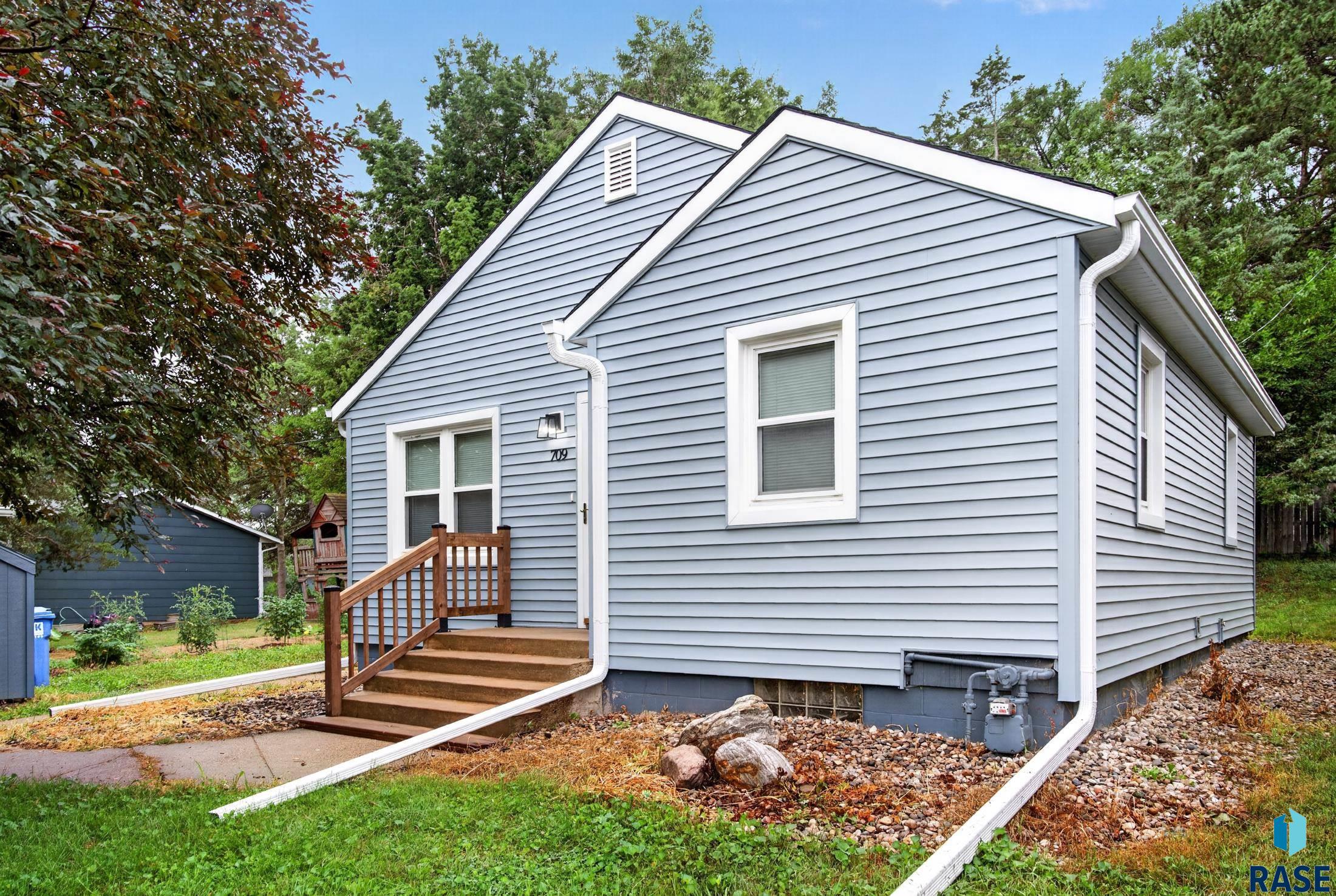 709 N Dakota Ave