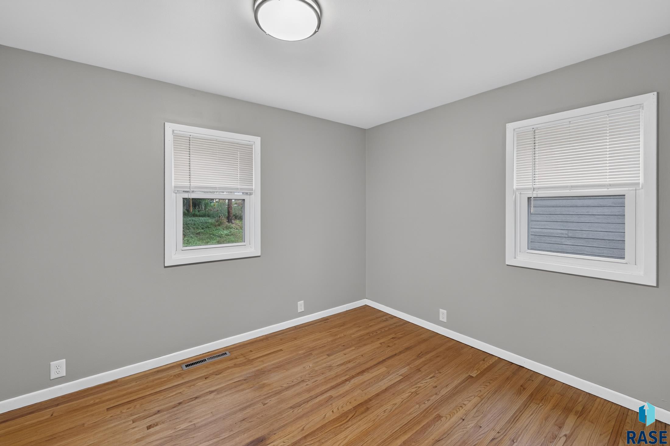 709 N Dakota Ave