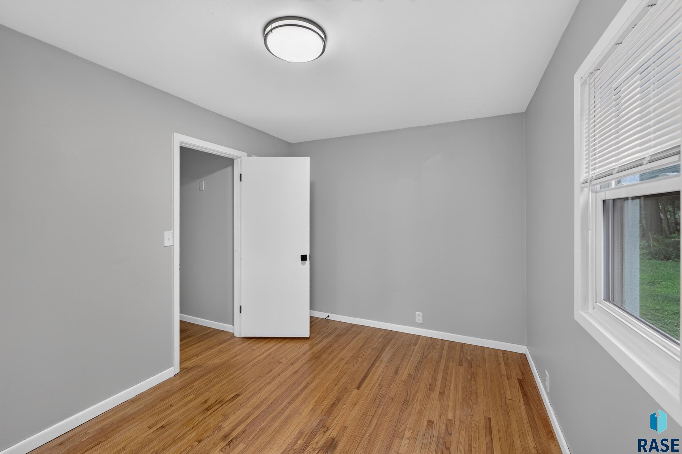 709 N Dakota Ave