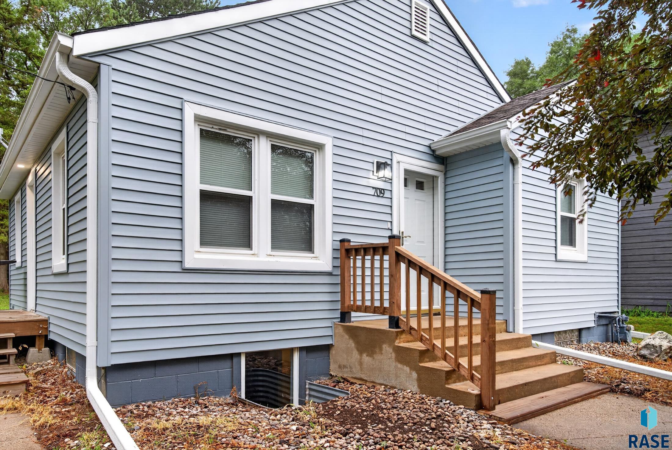709 N Dakota Ave