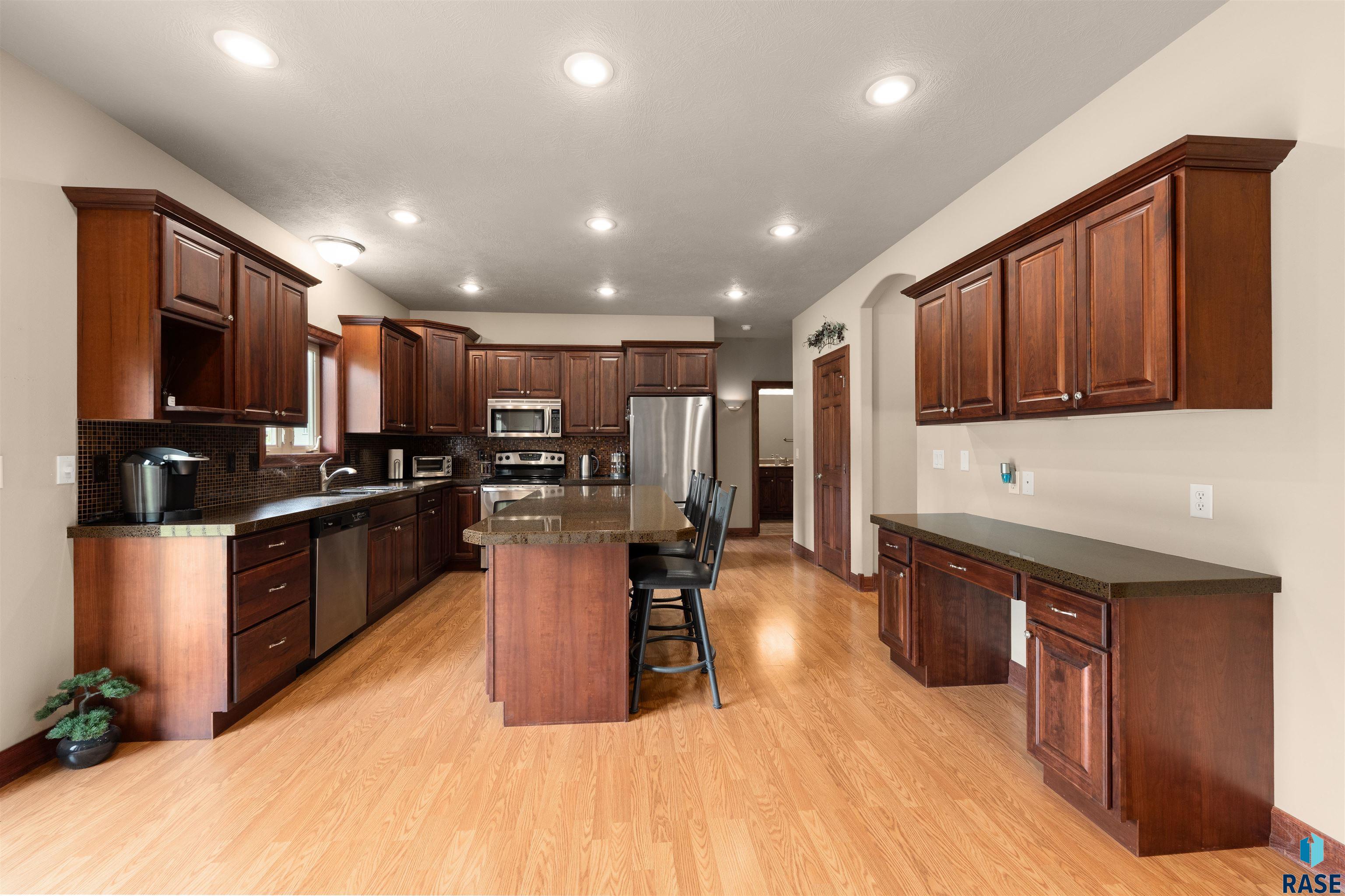 5604 S Josh Wyatt Dr