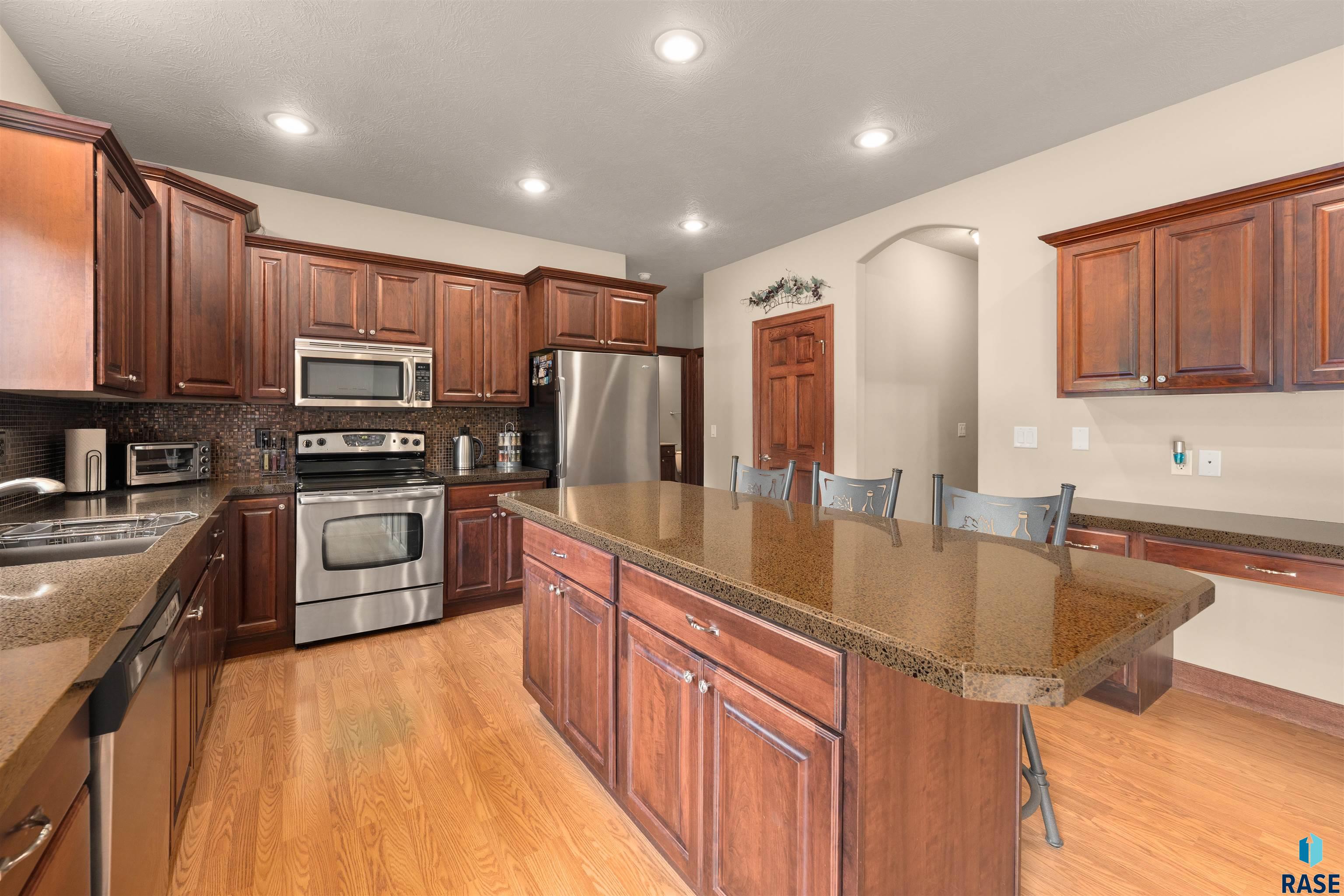 5604 S Josh Wyatt Dr