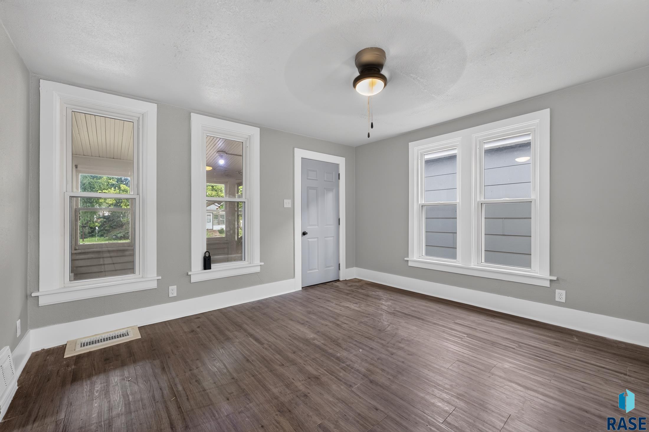 1902 S Spring Ave