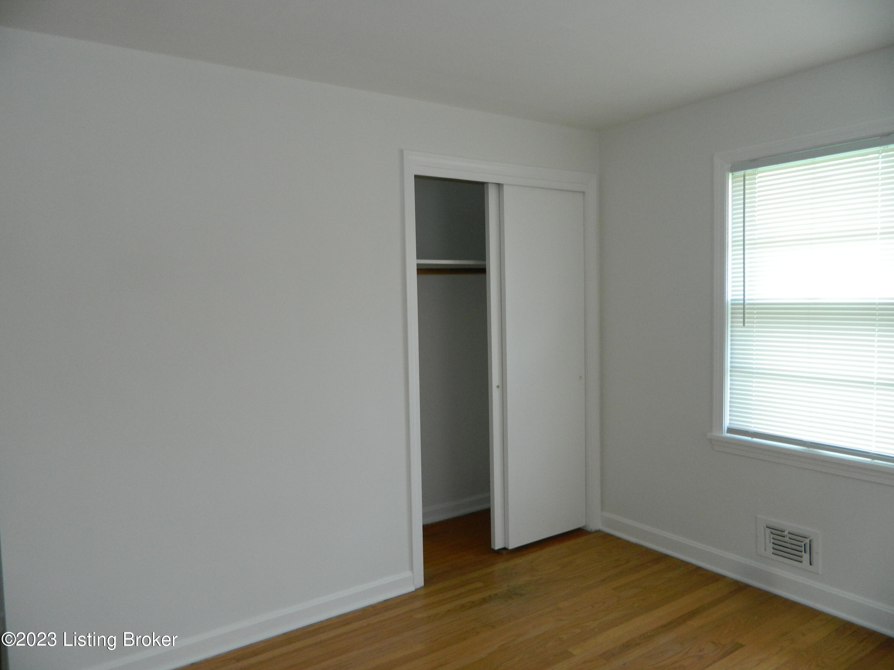 5837 W Pages Ln