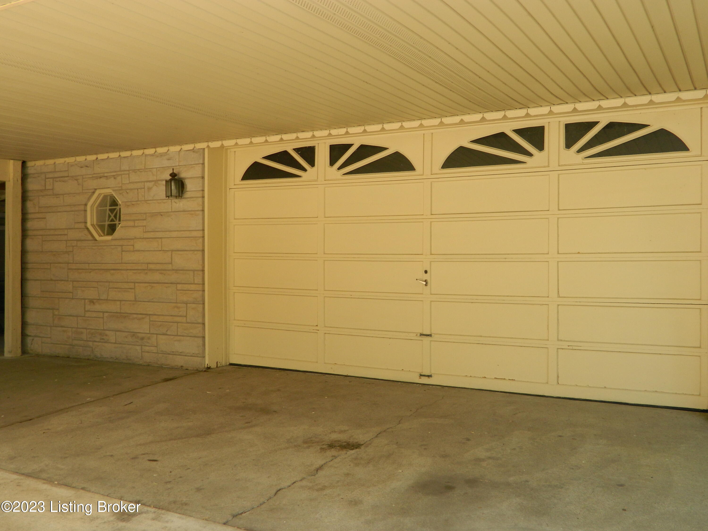 5837 W Pages Ln