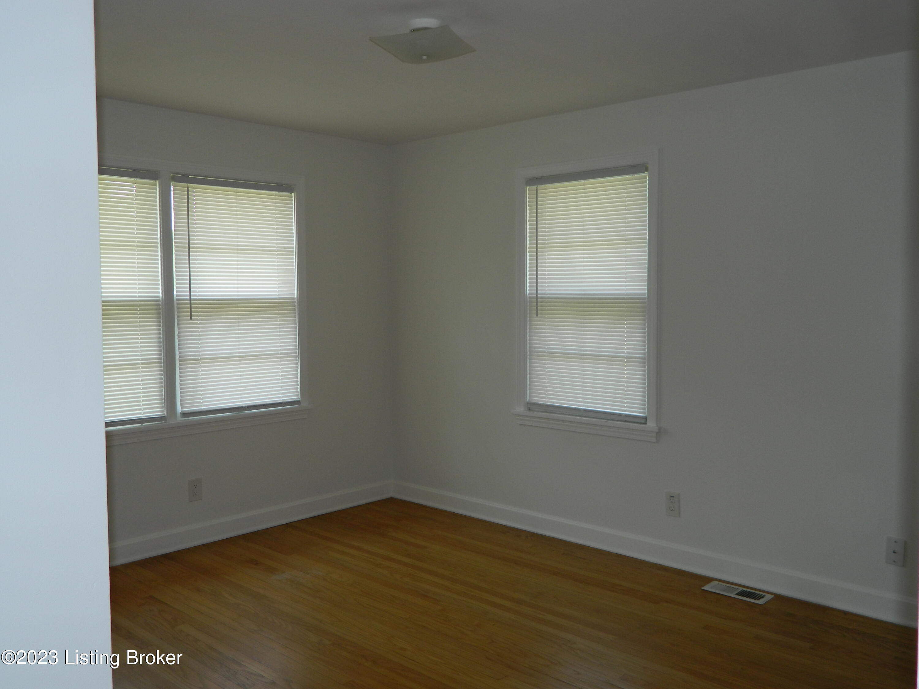 5837 W Pages Ln