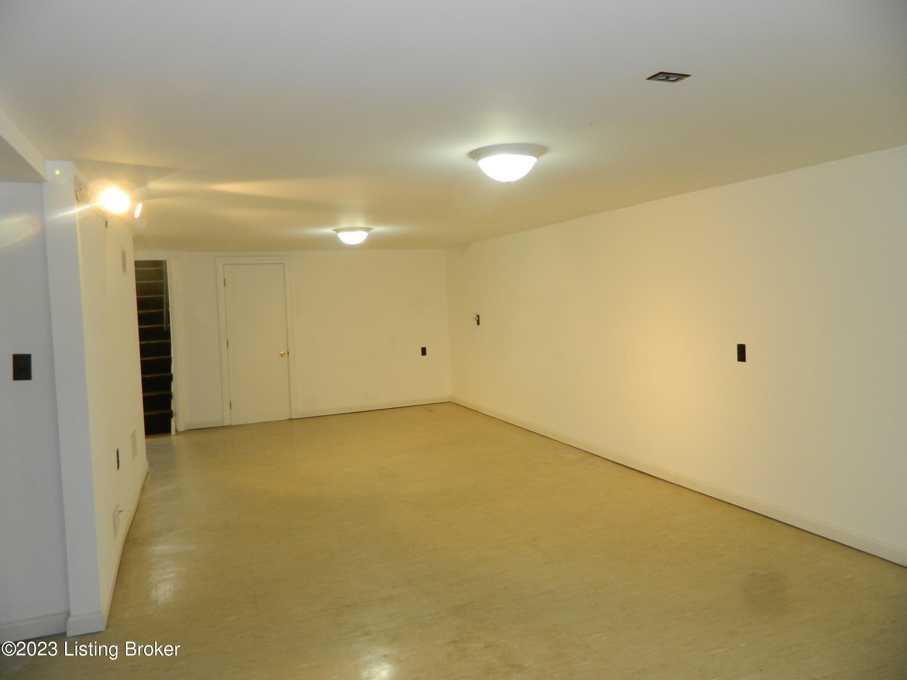 5837 W Pages Ln
