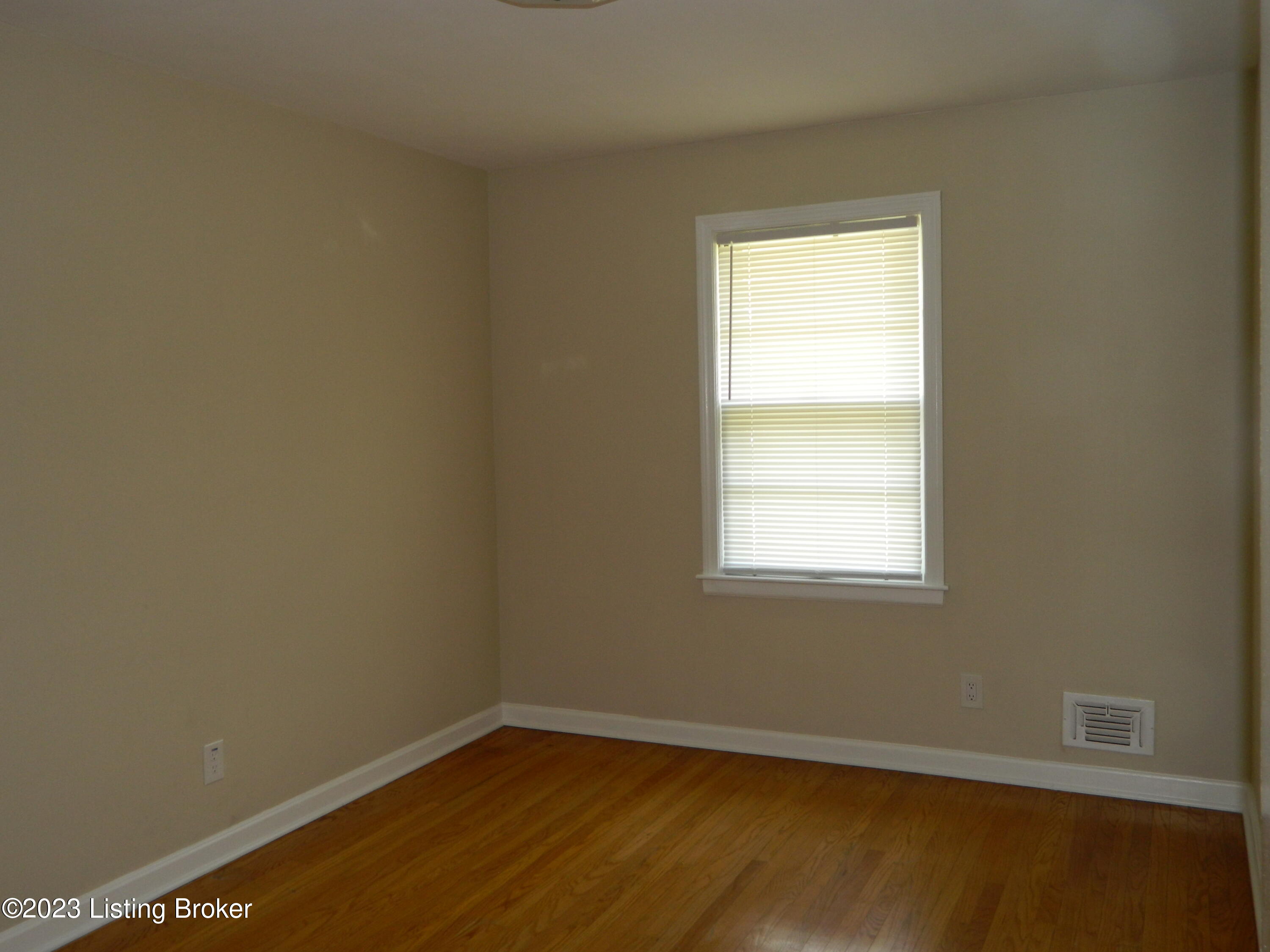 5837 W Pages Ln