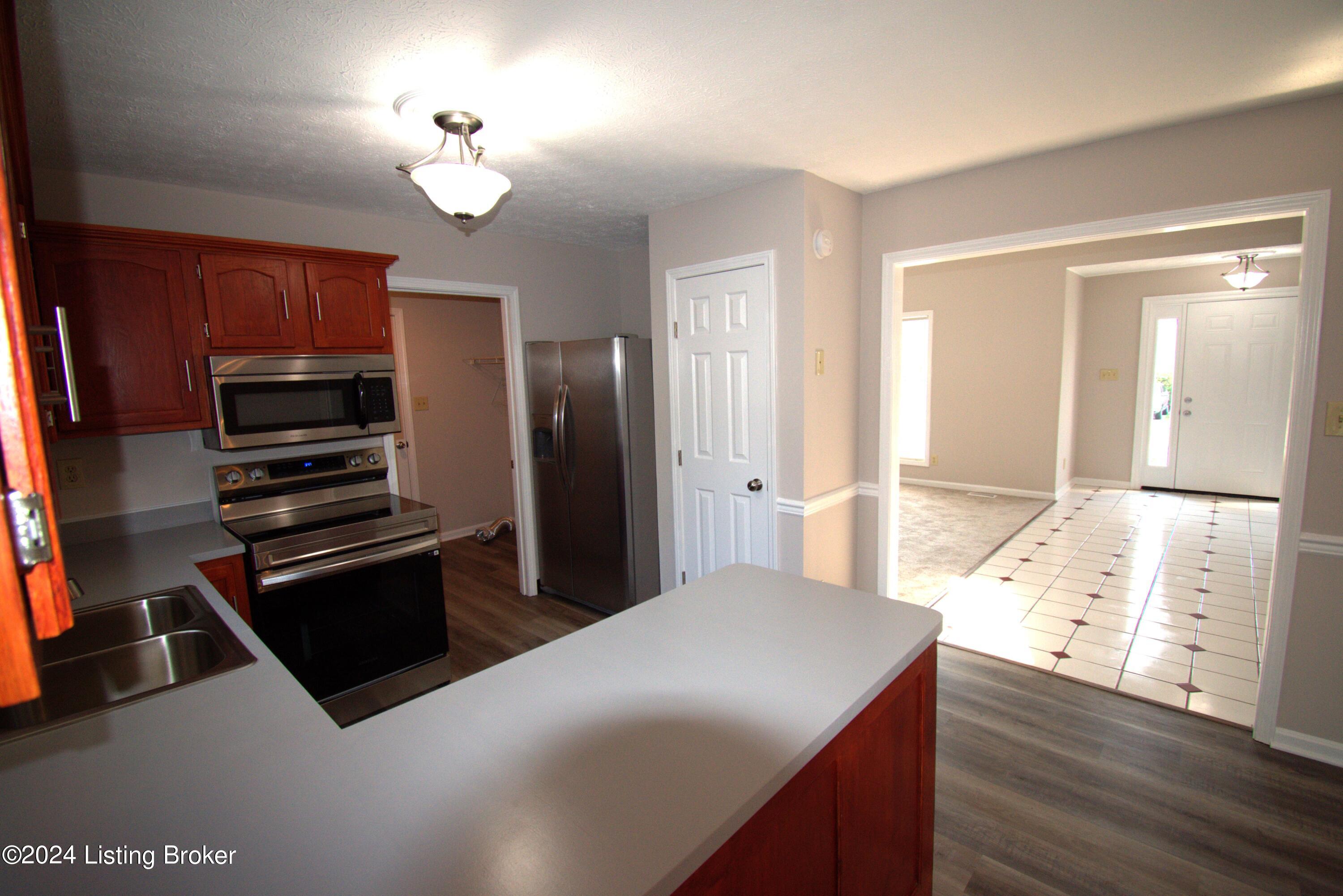 4733 Ferrer Way