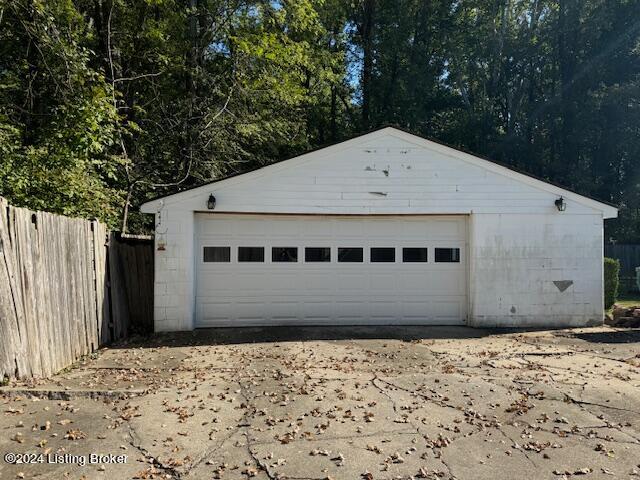 818 Fairdale Rd