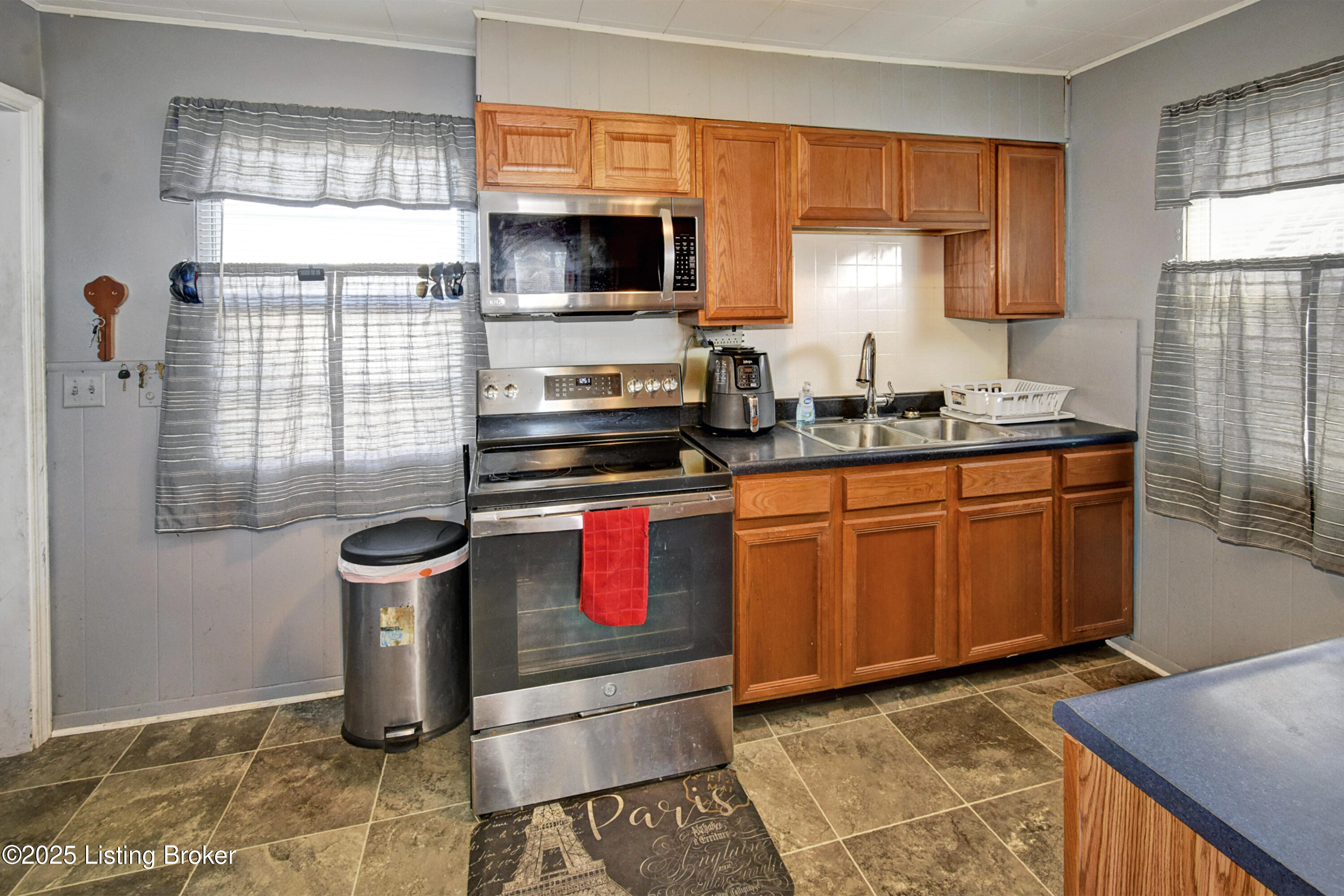 107 Cambridge Dr