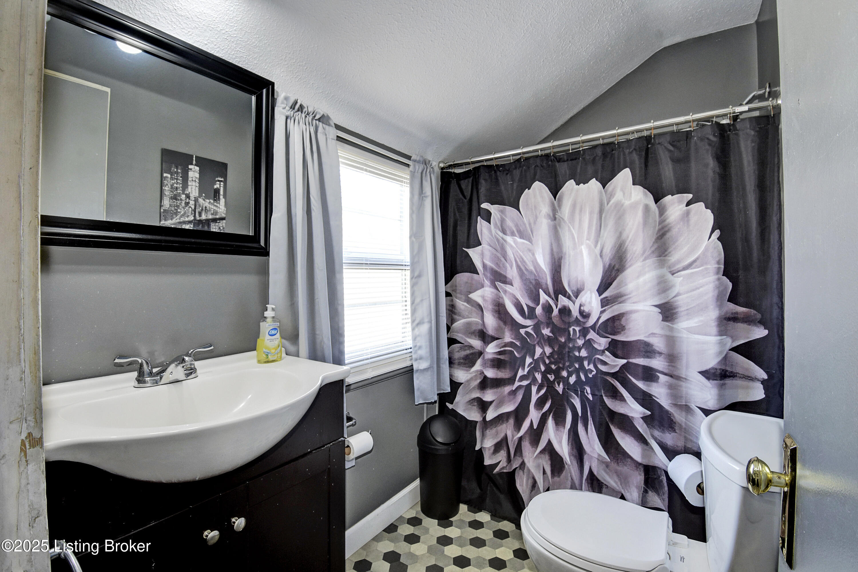 107 Cambridge Dr
