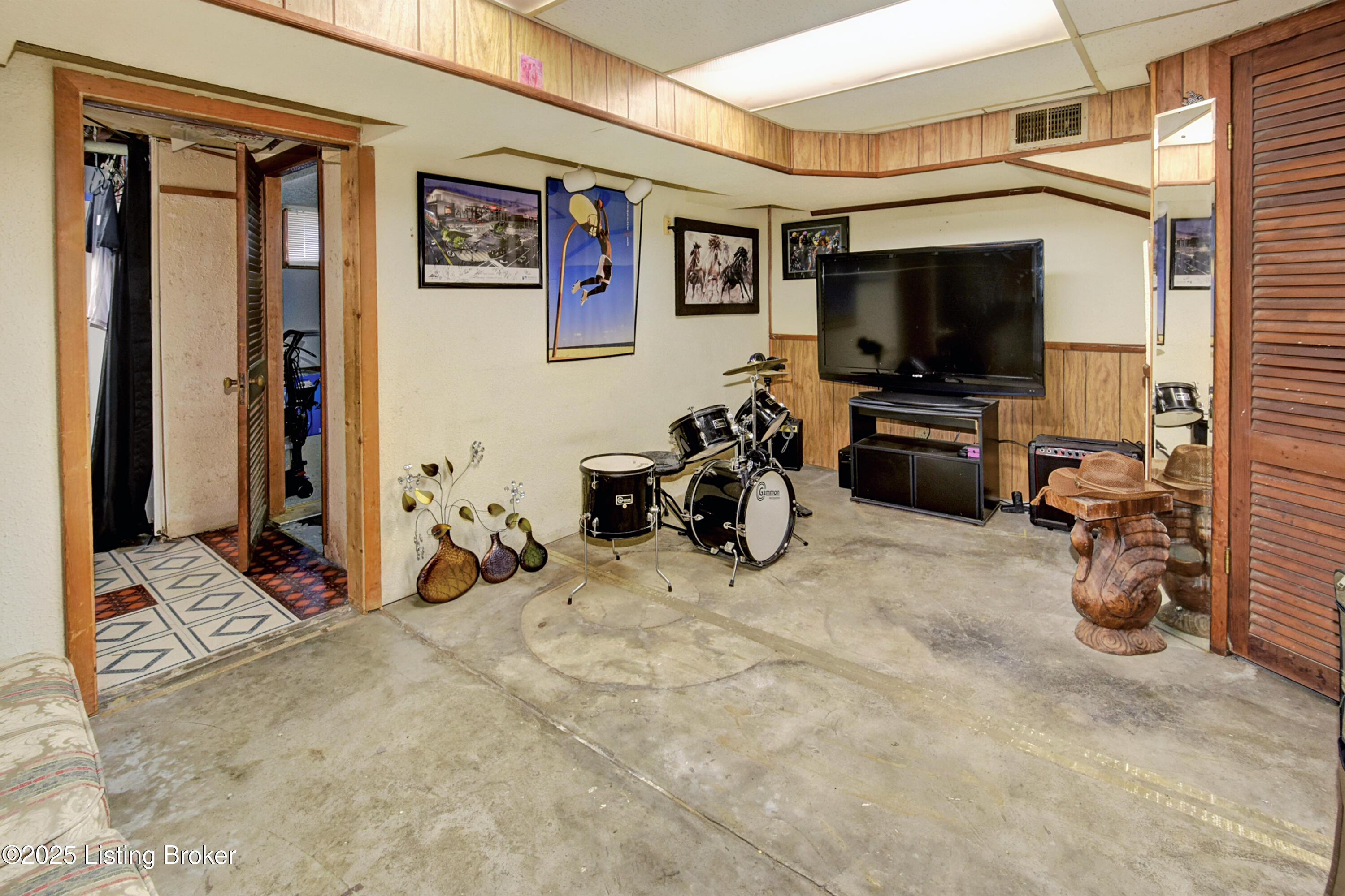 107 Cambridge Dr