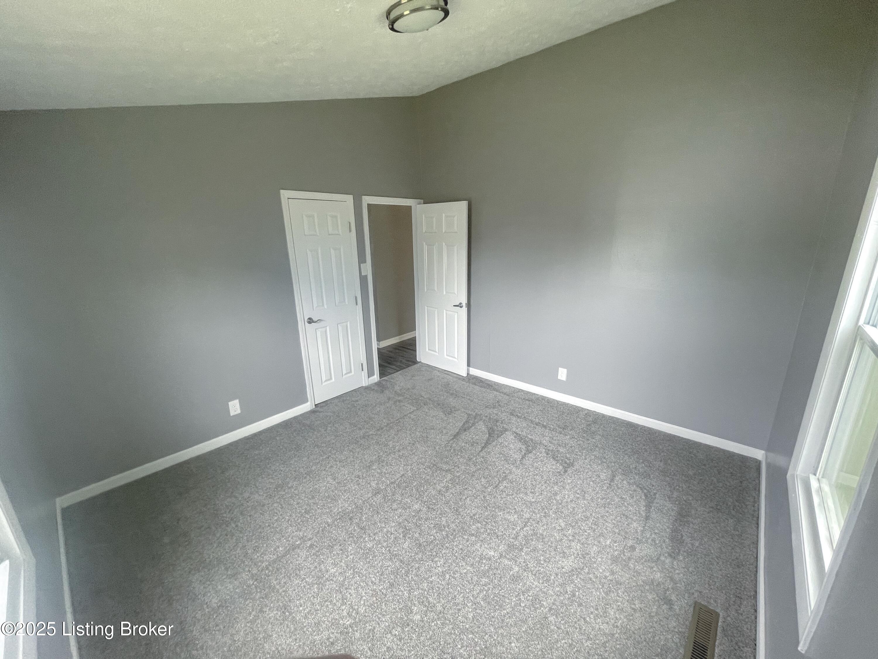 5225 Delaware Dr