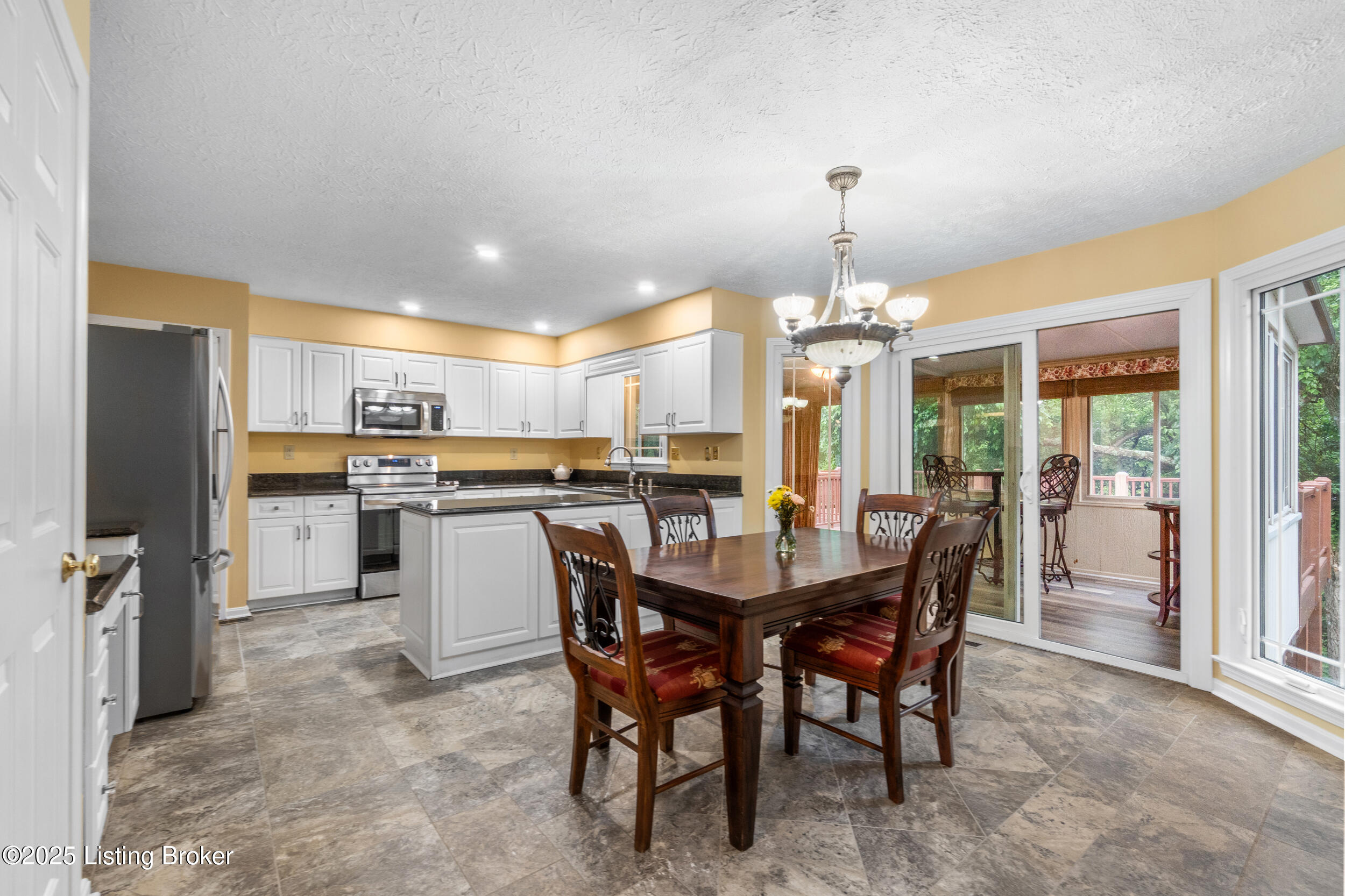 8212 Thornwood Rd