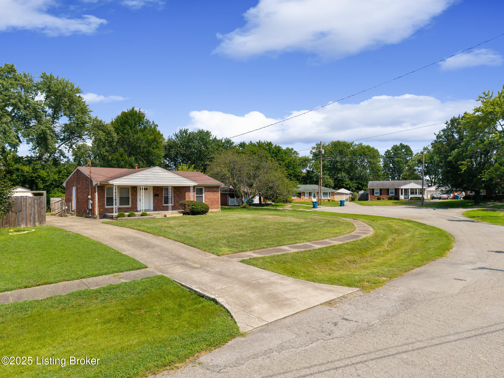 1207 McBroom Ct