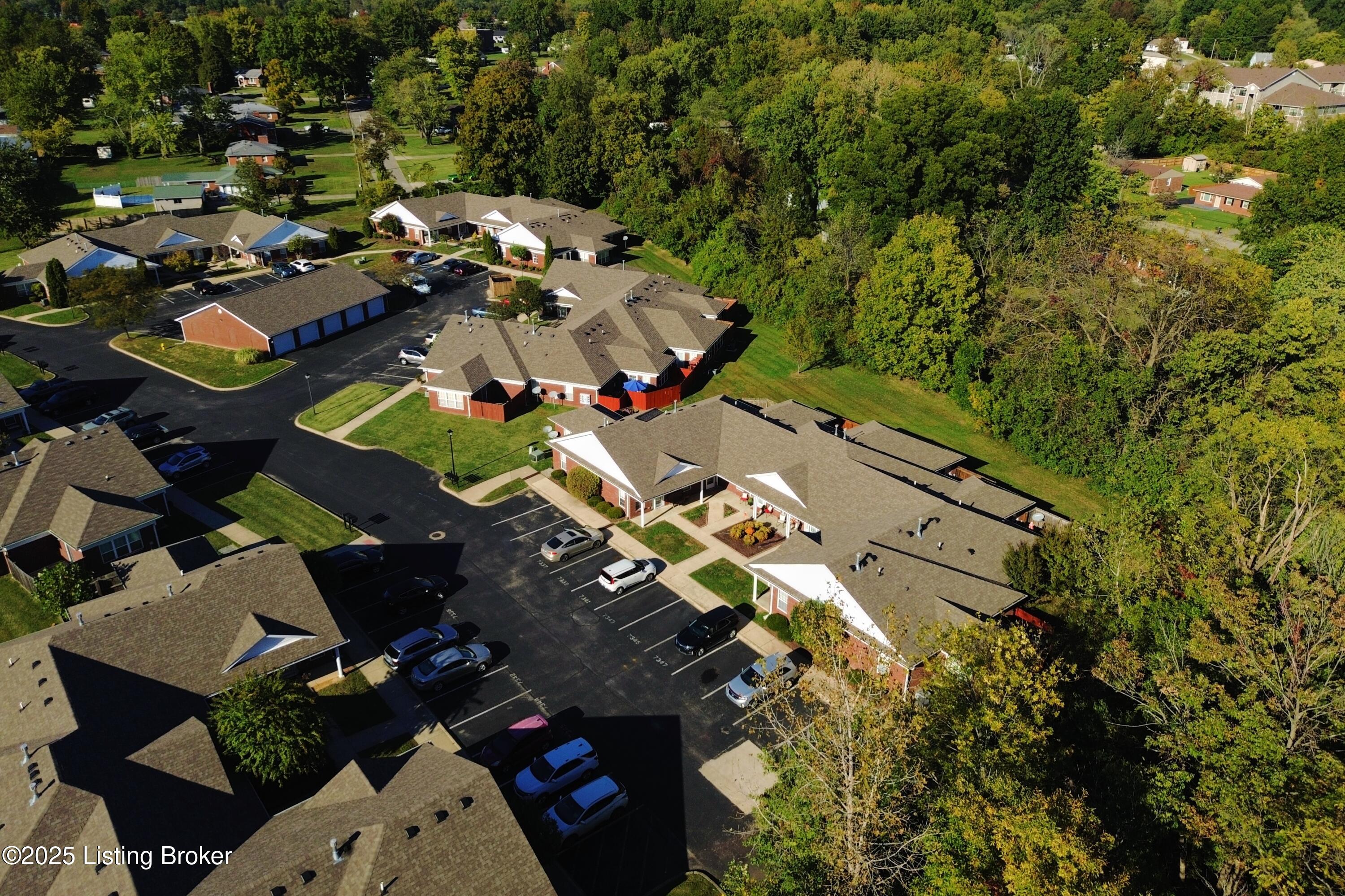 7339 Fox hollolw Way, Louisville