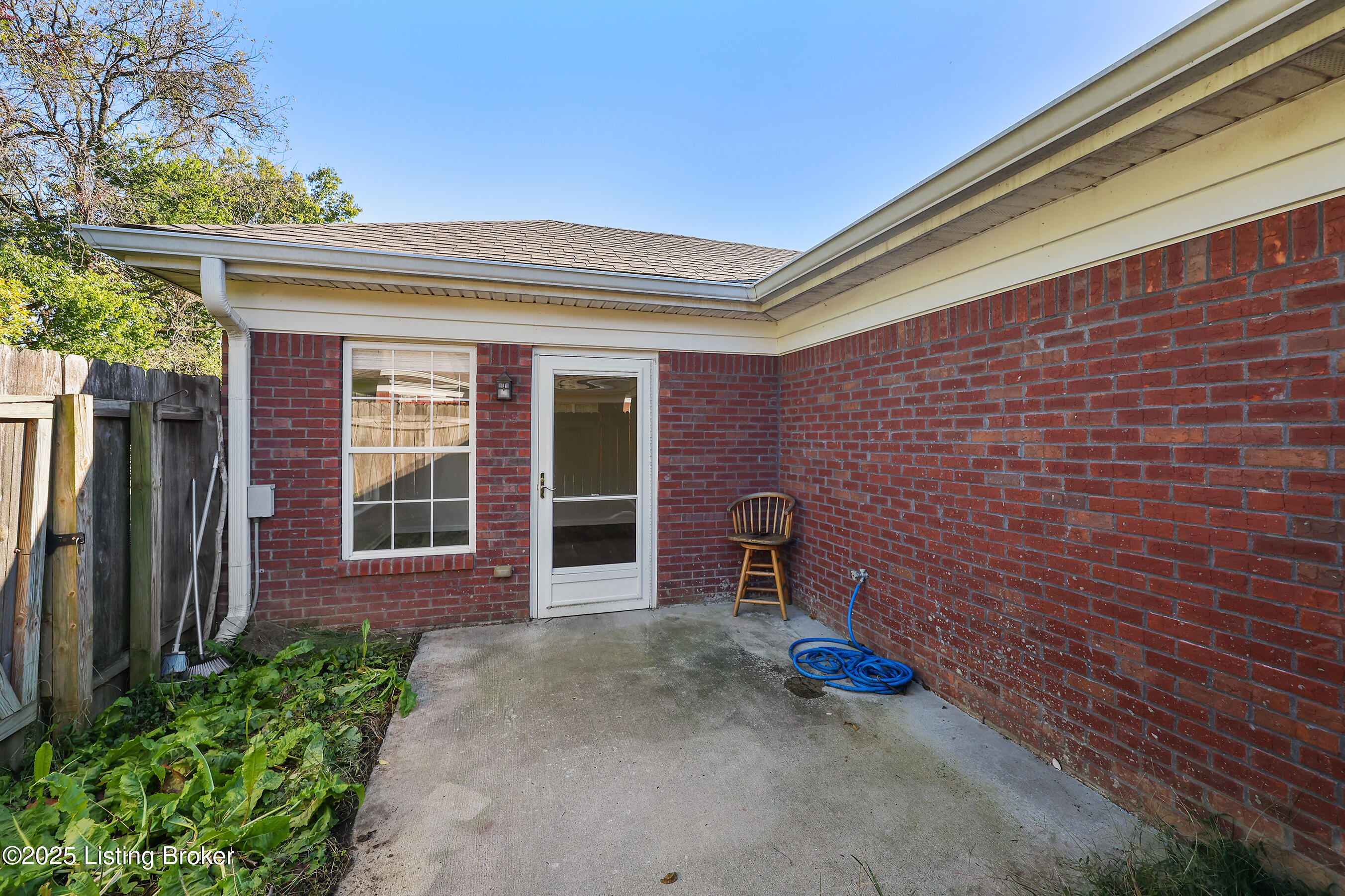 7339 Fox hollolw Way, Louisville