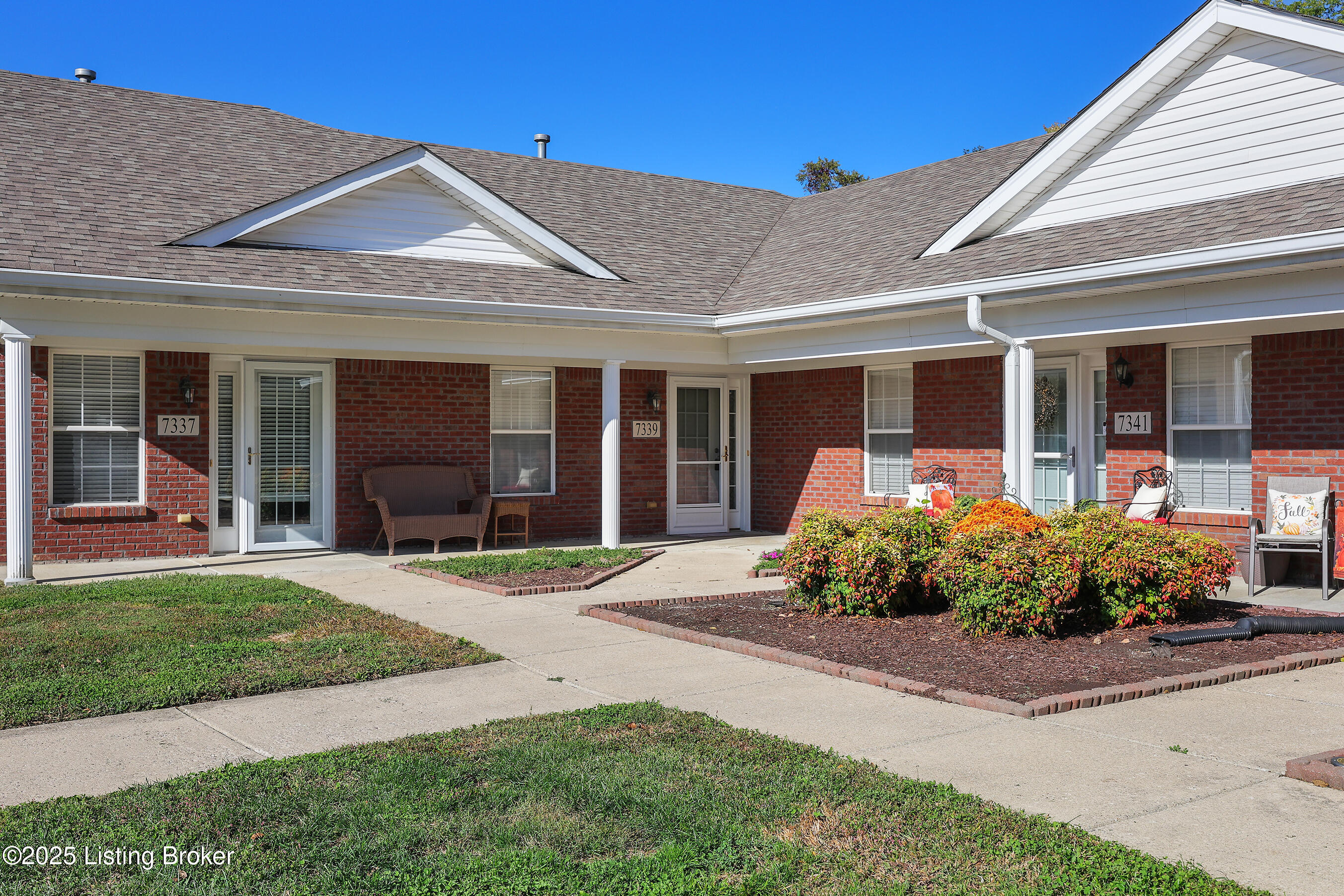 7339 Fox hollolw Way, Louisville