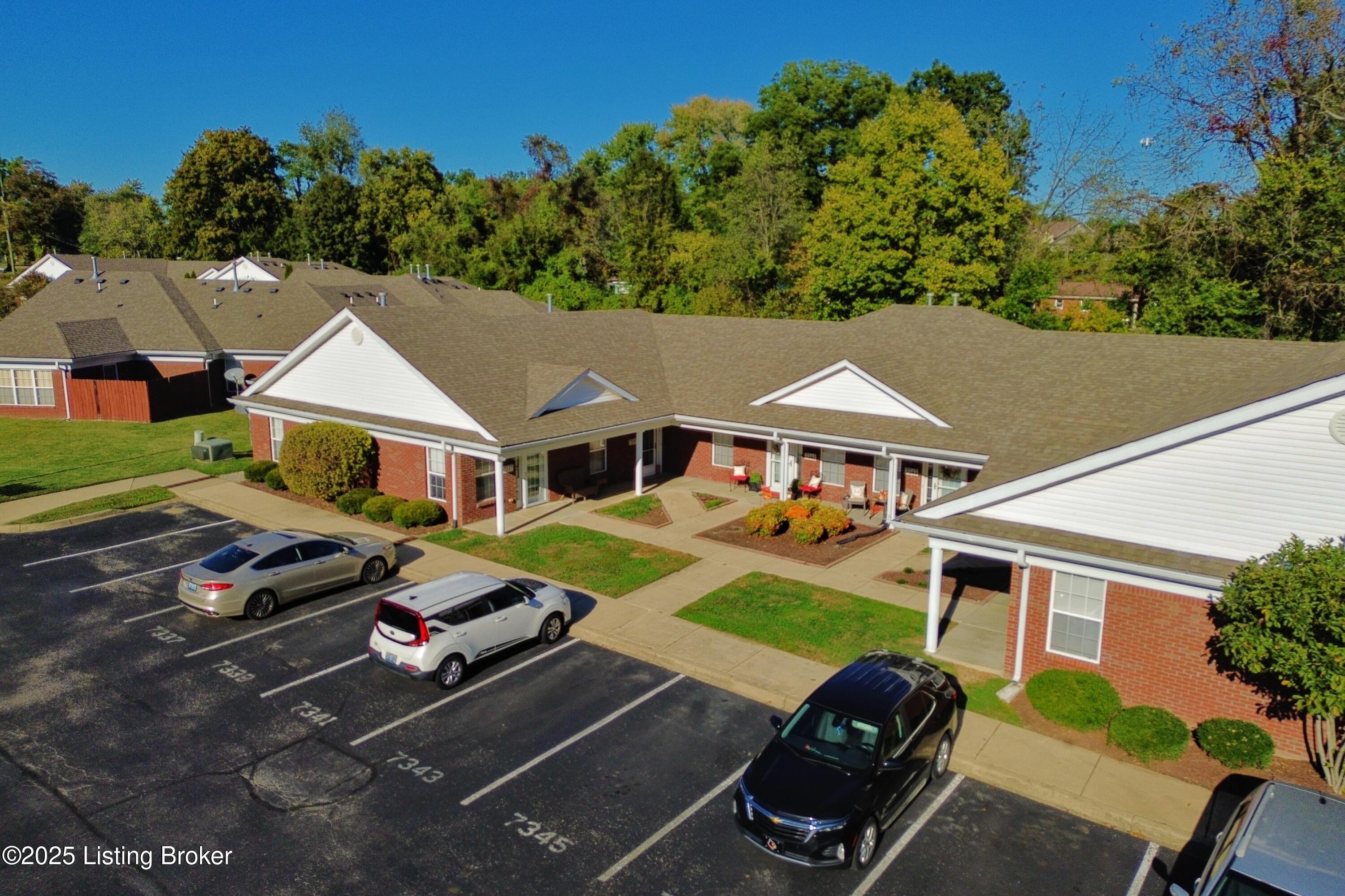 7339 Fox hollolw Way, Louisville