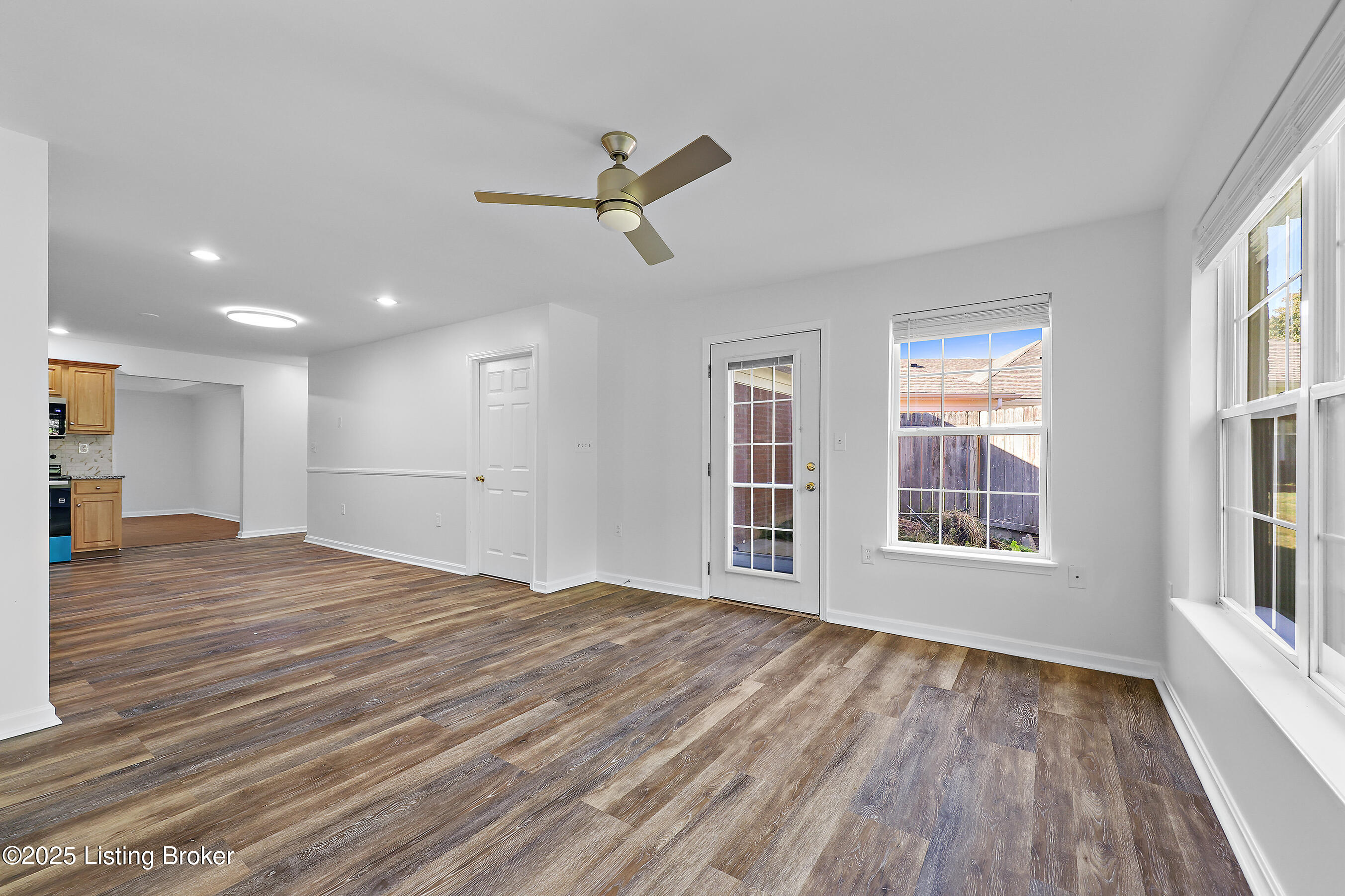 7339 Fox hollolw Way, Louisville