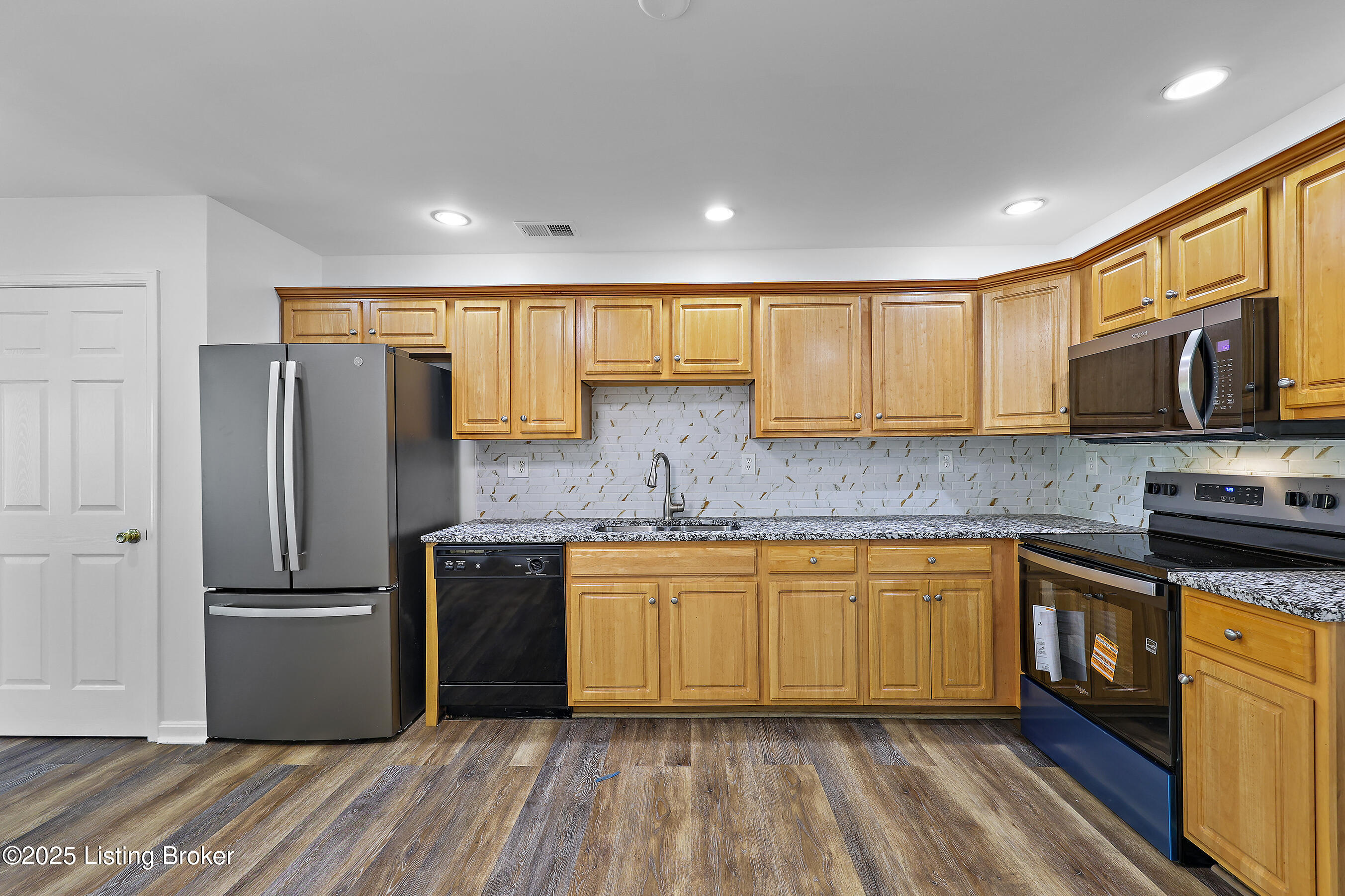 7339 Fox hollolw Way, Louisville