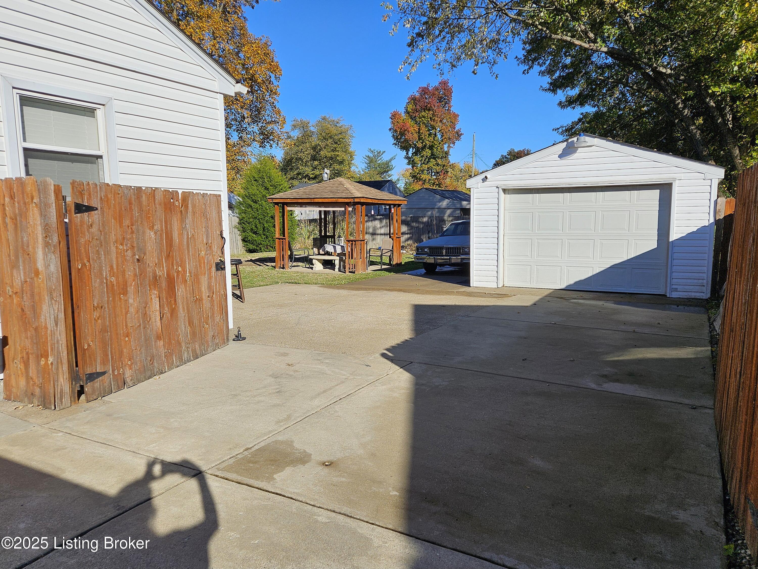7511 Nancy Ln