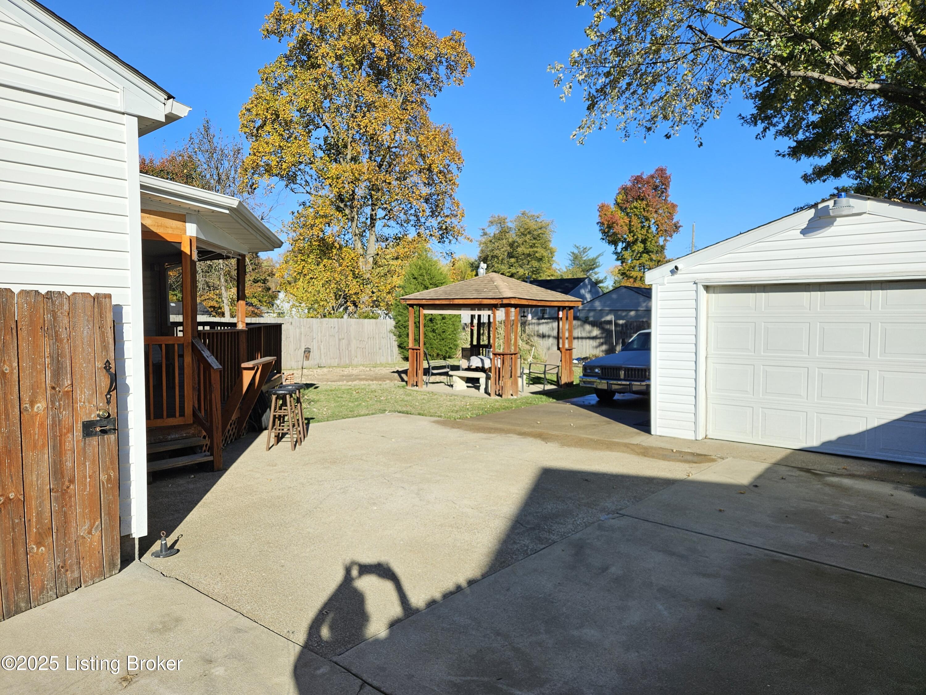 7511 Nancy Ln