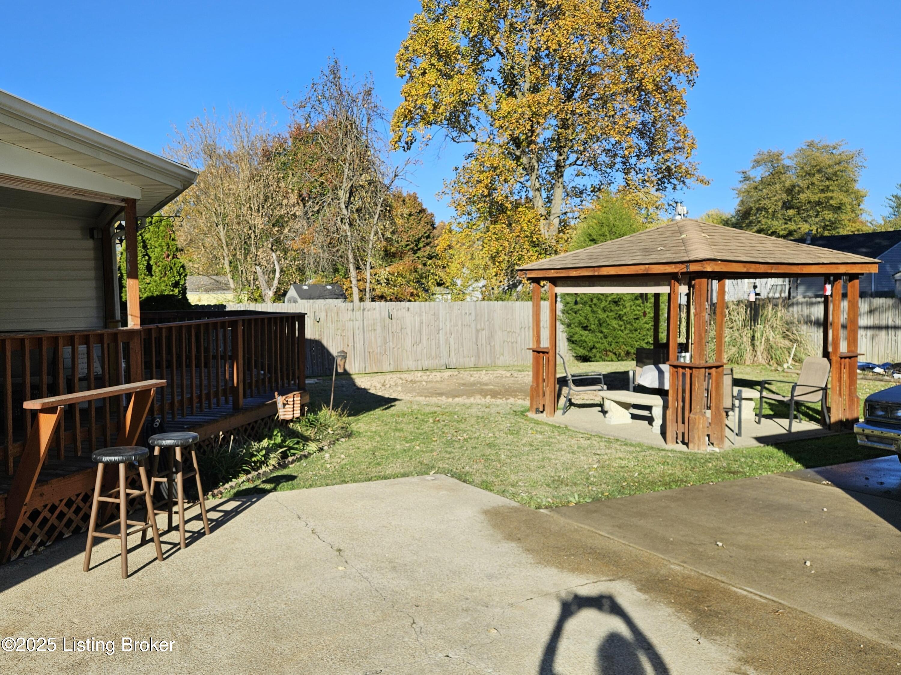 7511 Nancy Ln