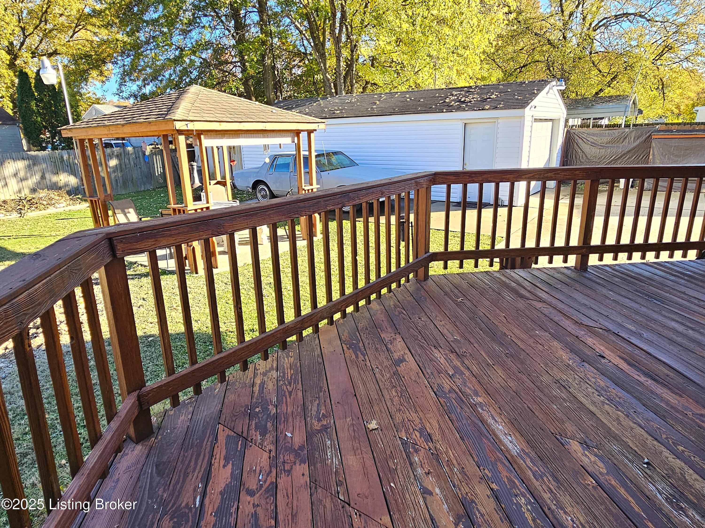 7511 Nancy Ln
