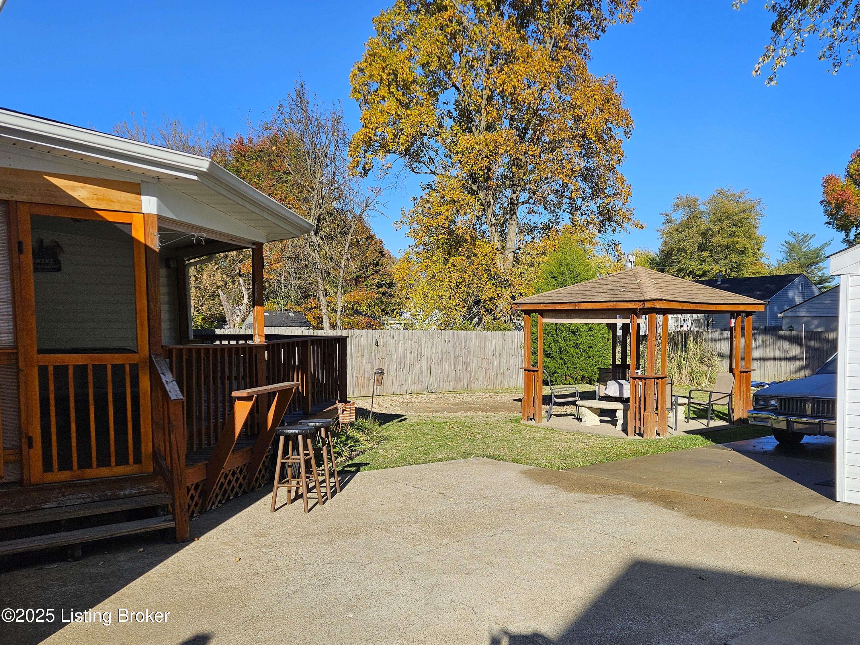 7511 Nancy Ln