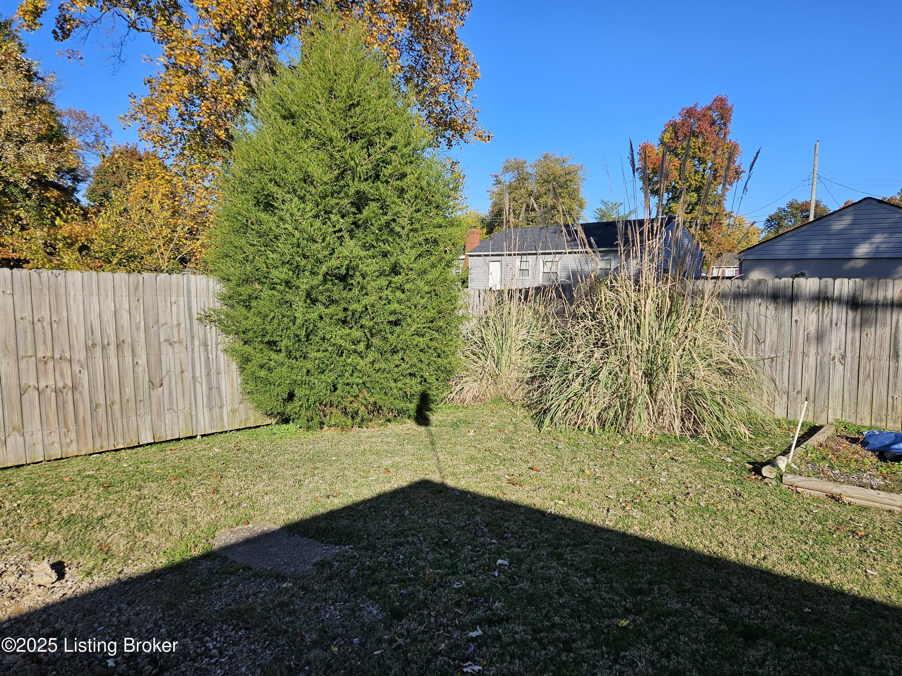 7511 Nancy Ln