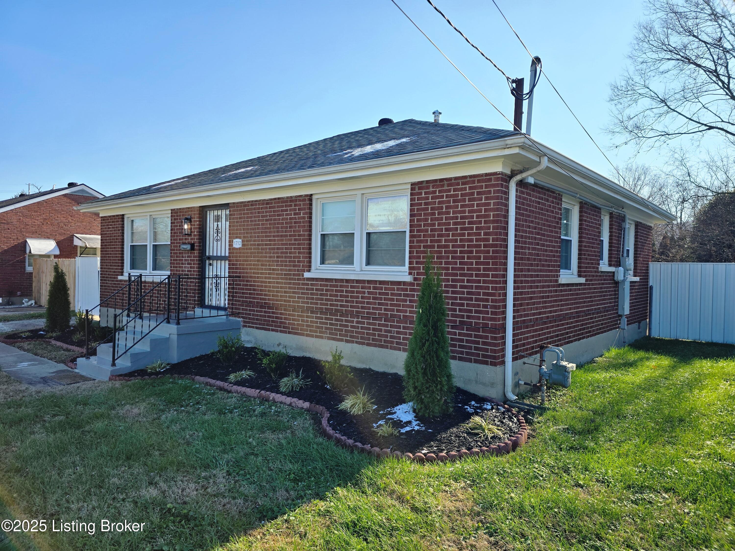 1712 Cardinal Ct