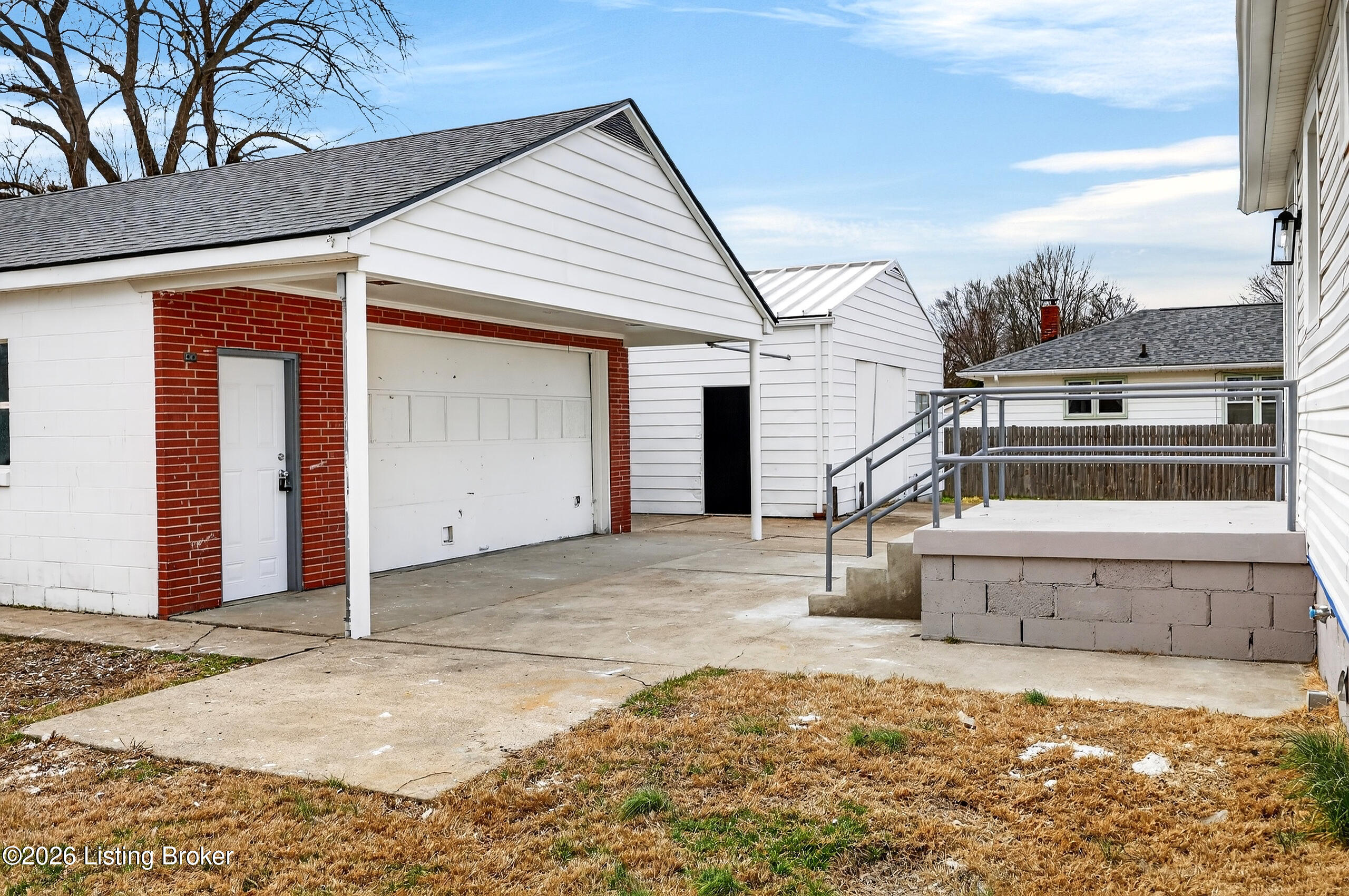 2414 Thomas Ave