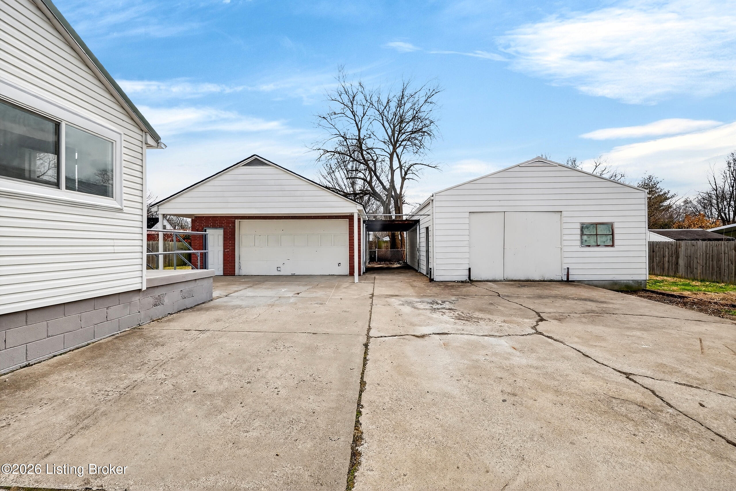 2414 Thomas Ave