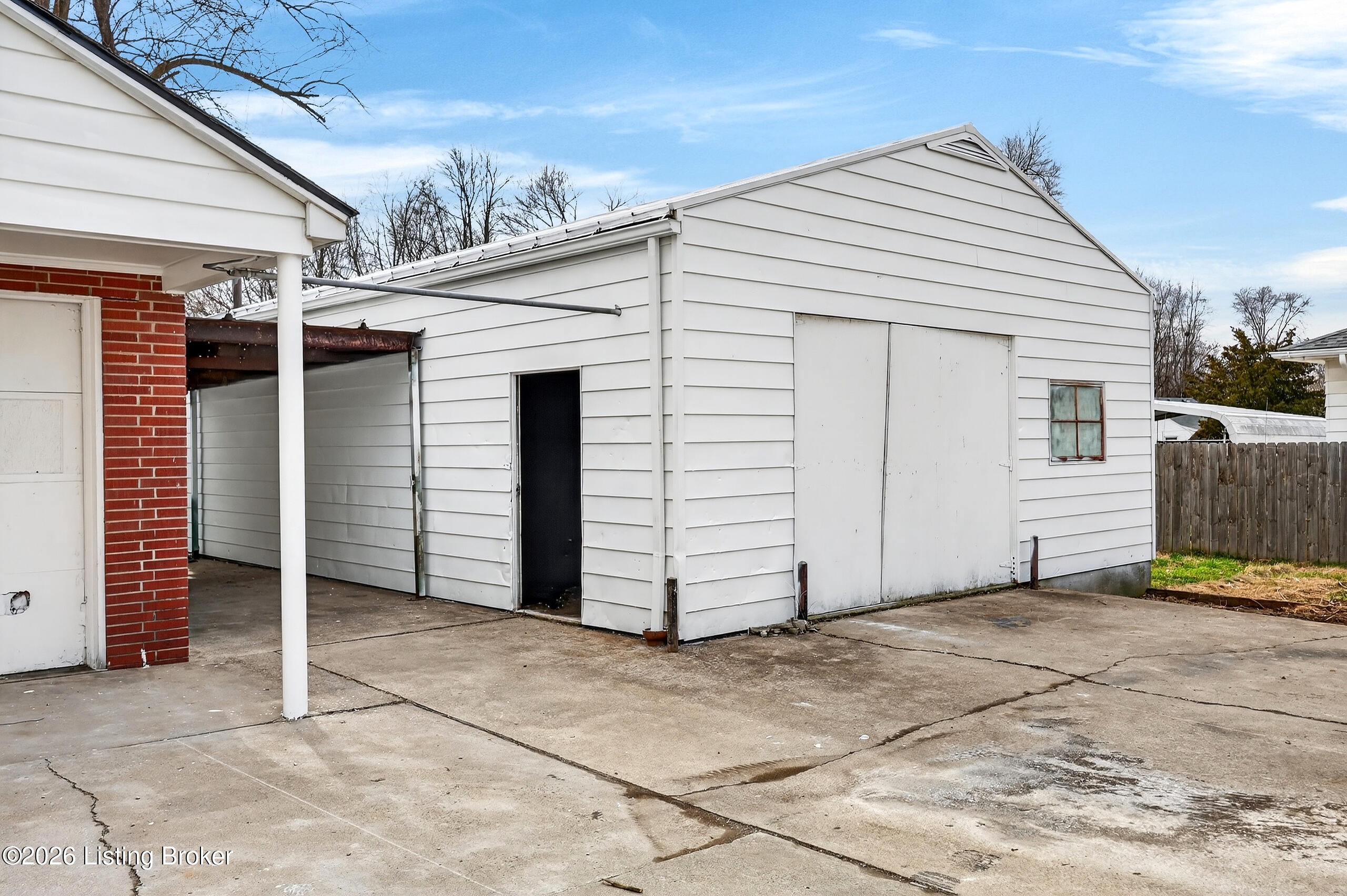 2414 Thomas Ave