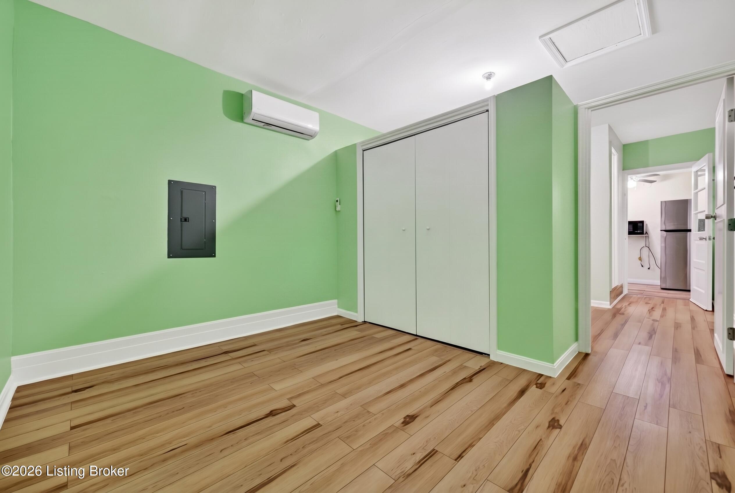448 New St