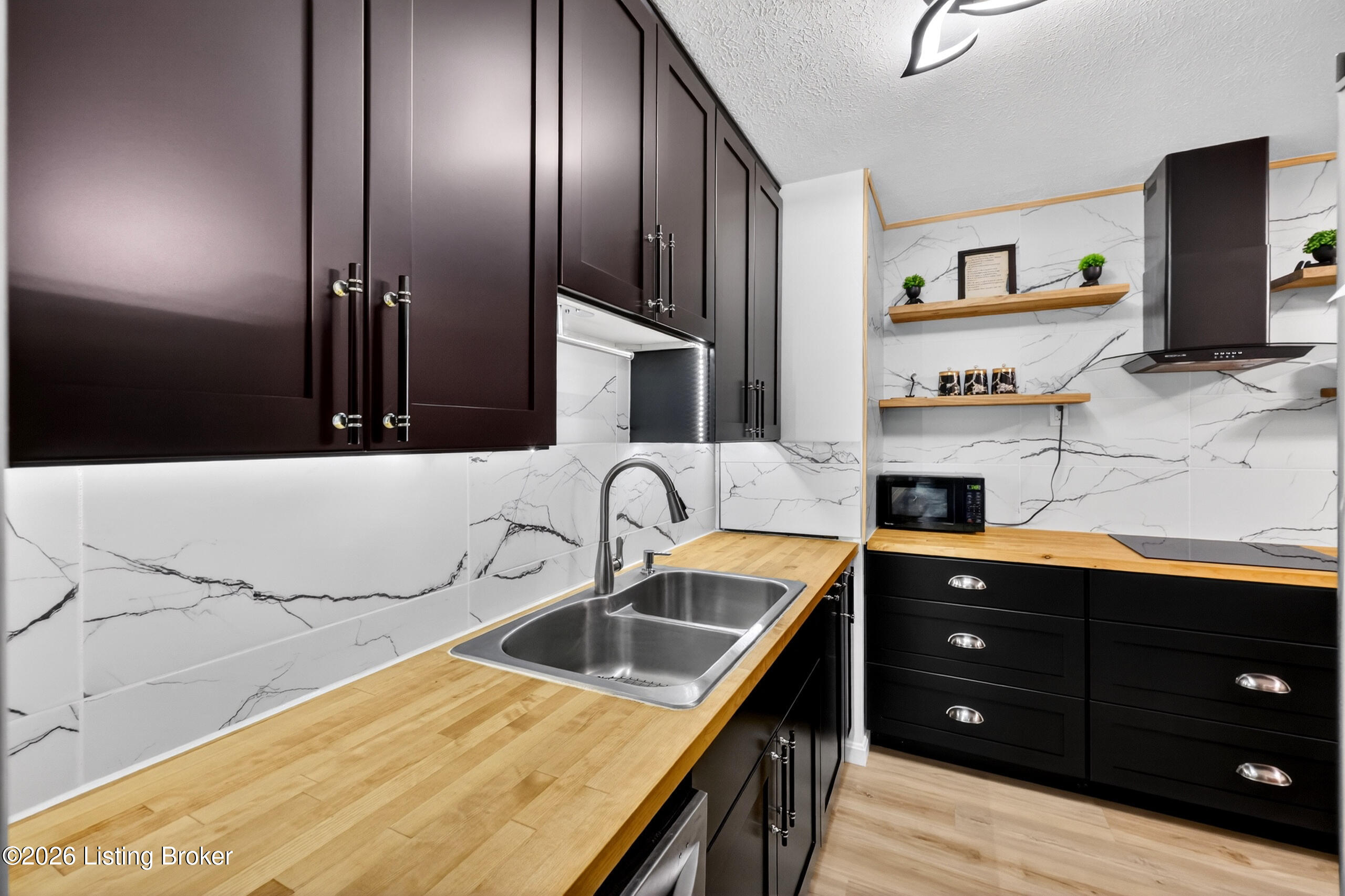 448 New St