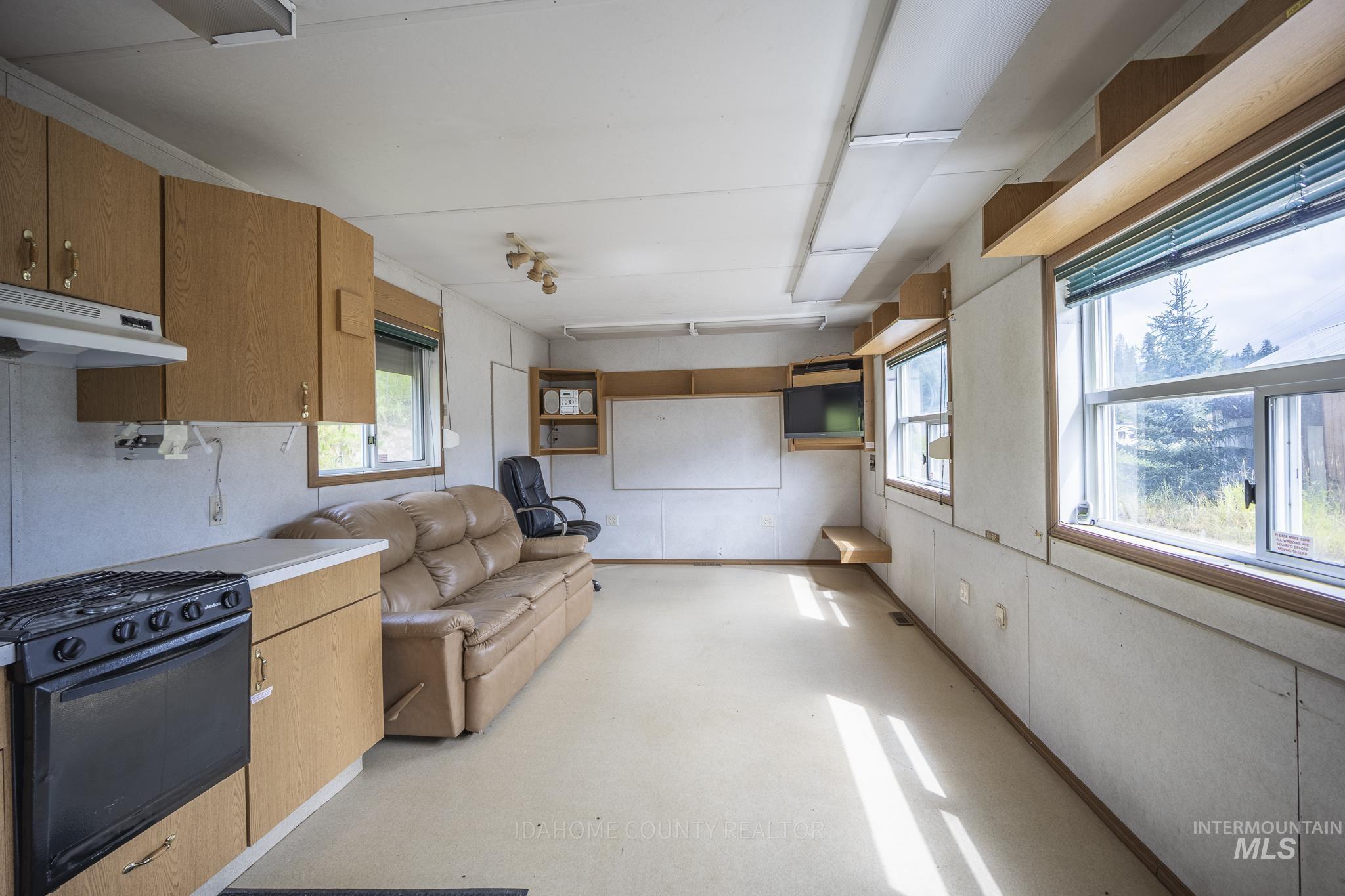 102 Cabin Rd