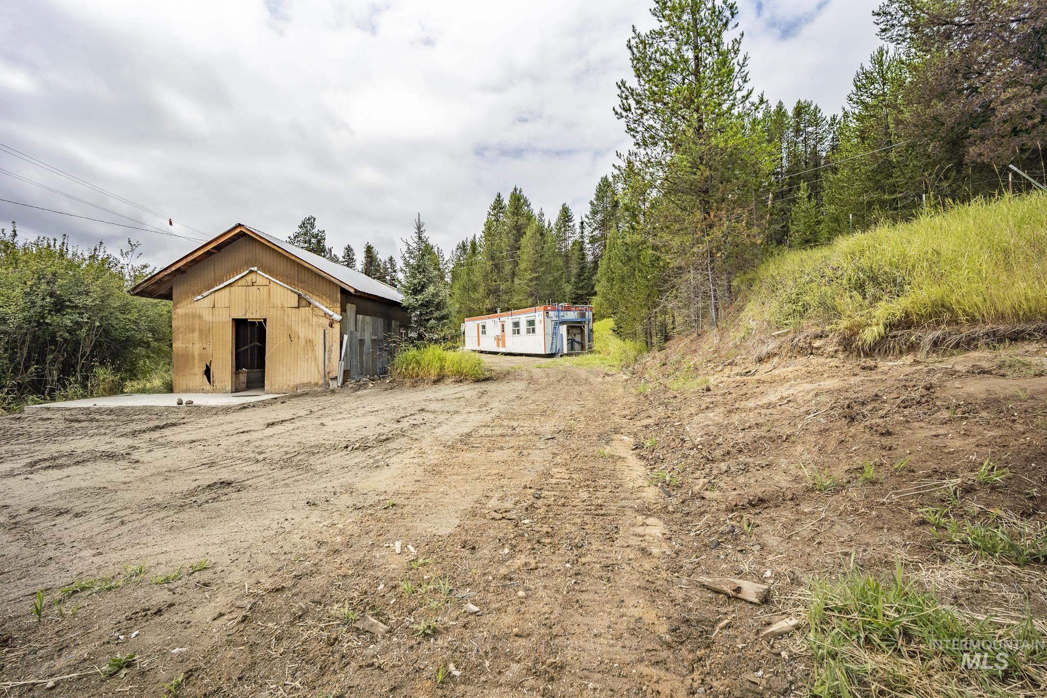 102 Cabin Rd