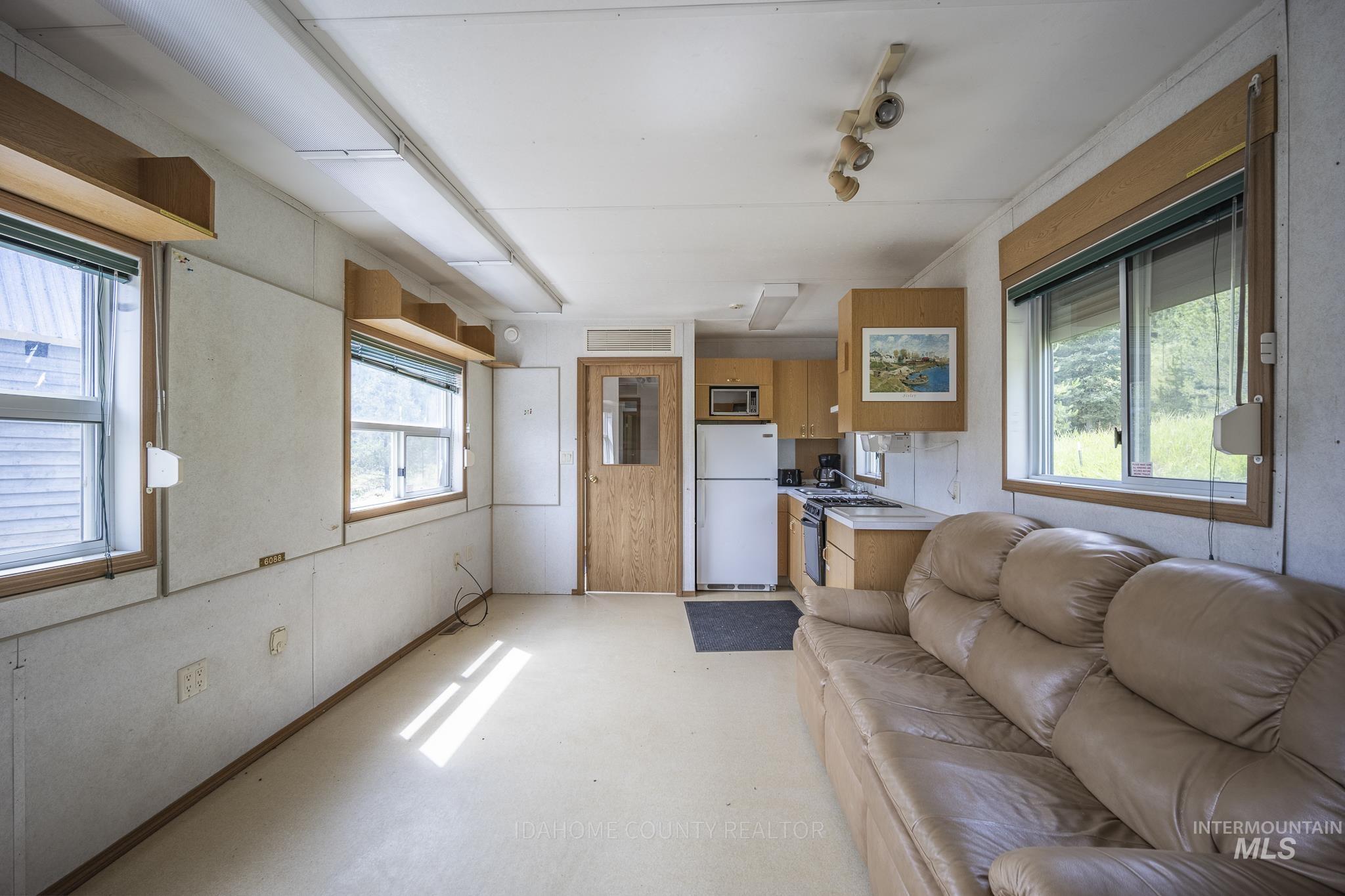 102 Cabin Rd