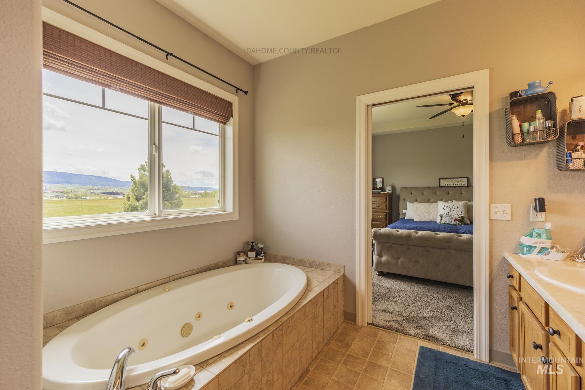 243 Meadow Grass Loop