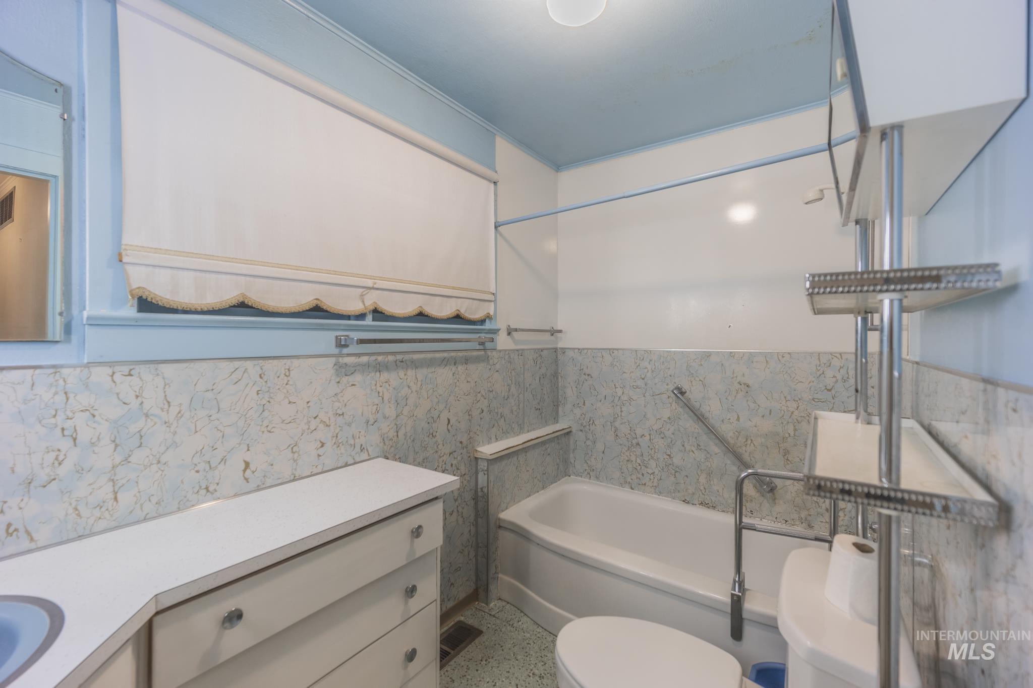 602 S B St